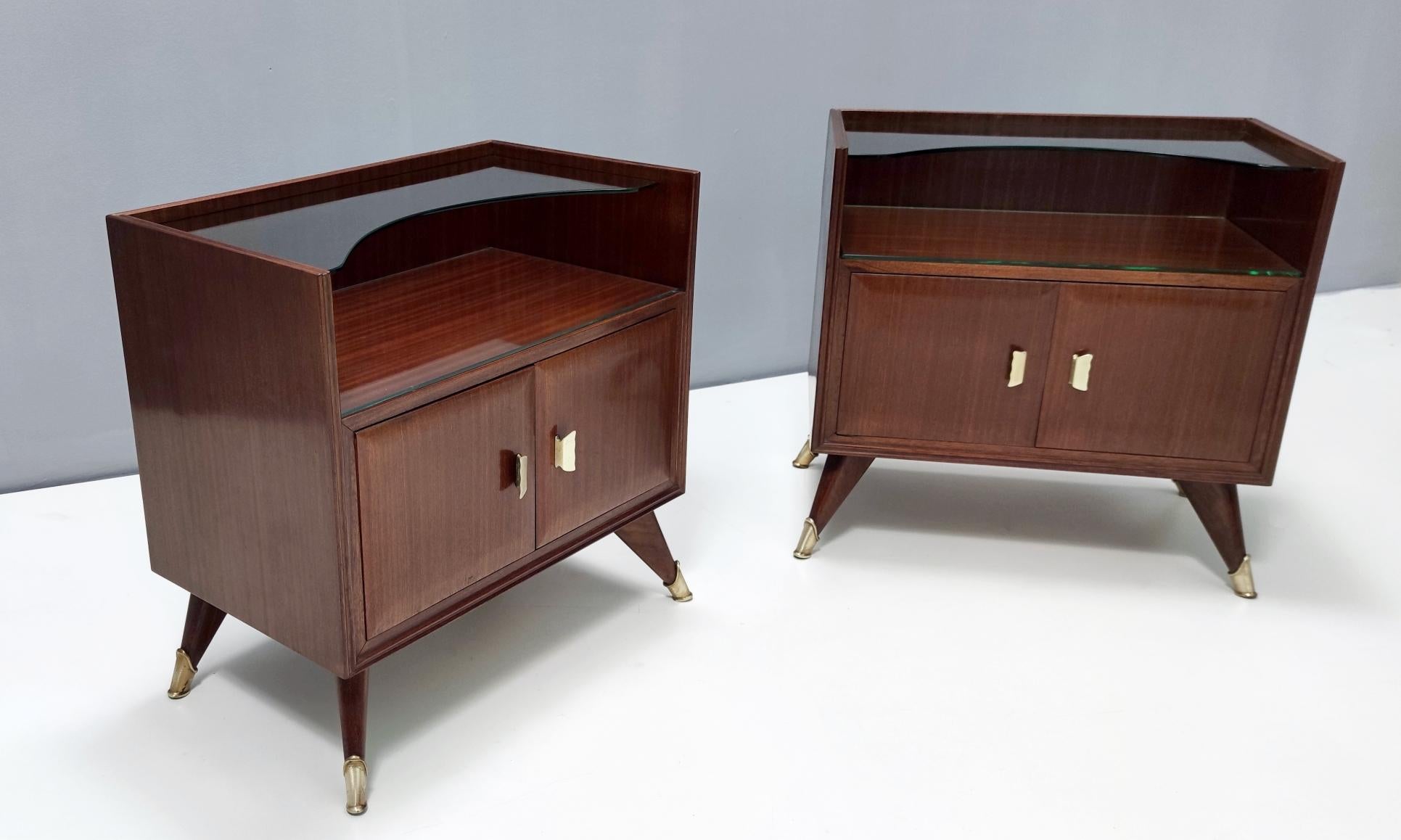 Italian Pair of Vintage Elegant Wooden Nightstands with a Crystal Top Shelf For Sale