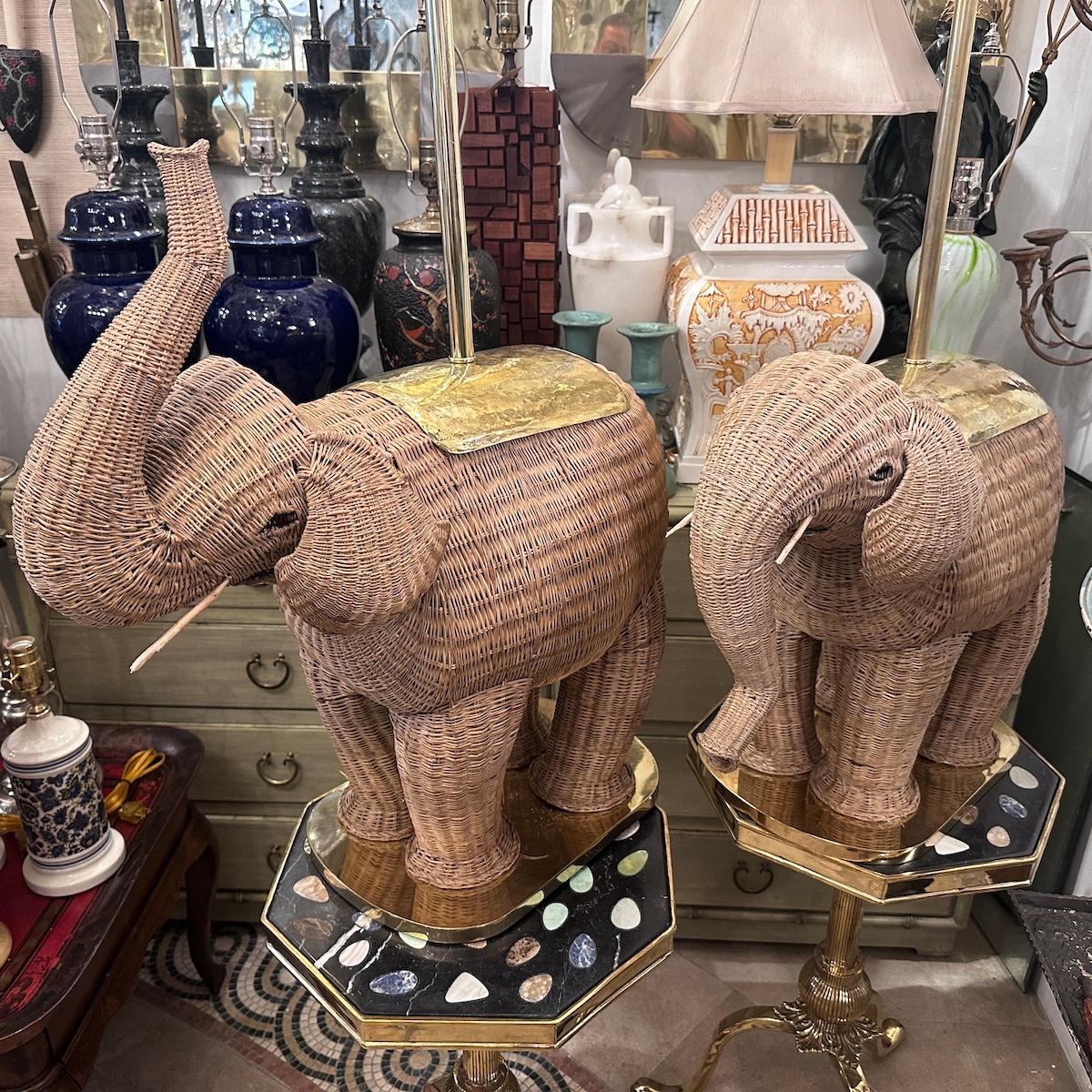Laiton Paire de lampes éléphant du milieu du siècle en vente