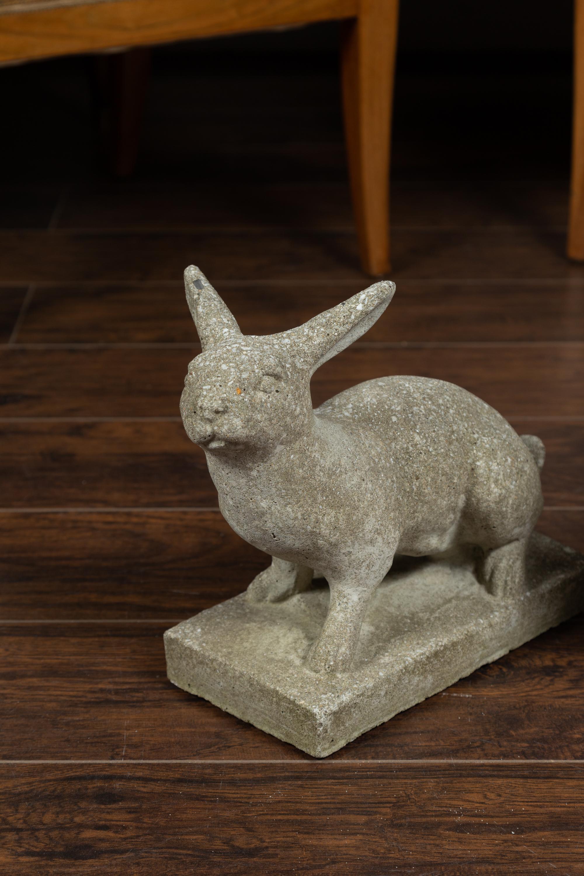 Pair of Midcentury English Concrete Rabbits Sculptures on Rectangular Bases In Good Condition In Atlanta, GA