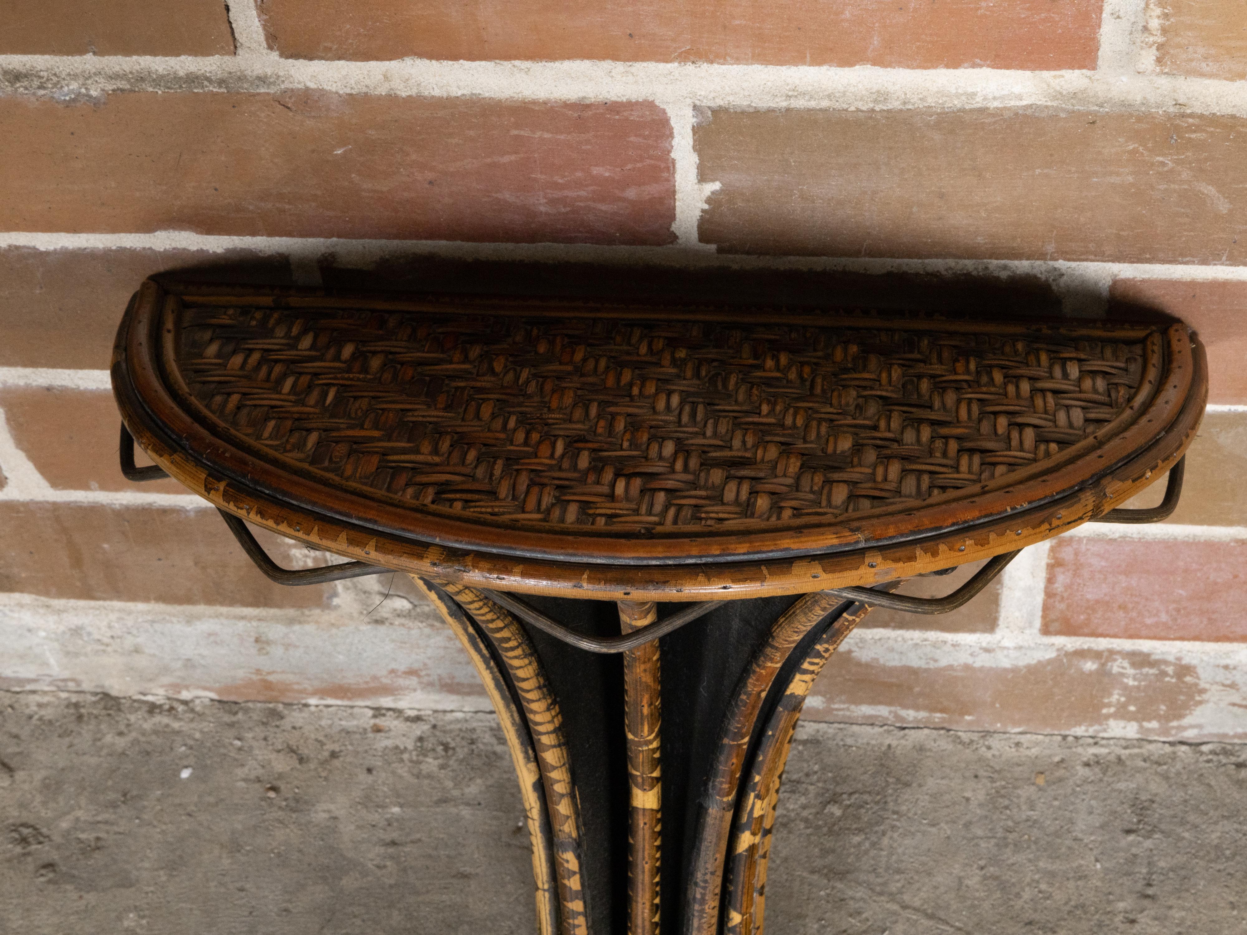 Pareja de soportes de pared ingleses de mediados de siglo de madera ebonizada, bambú y ratán Moderno de mediados de siglo en venta