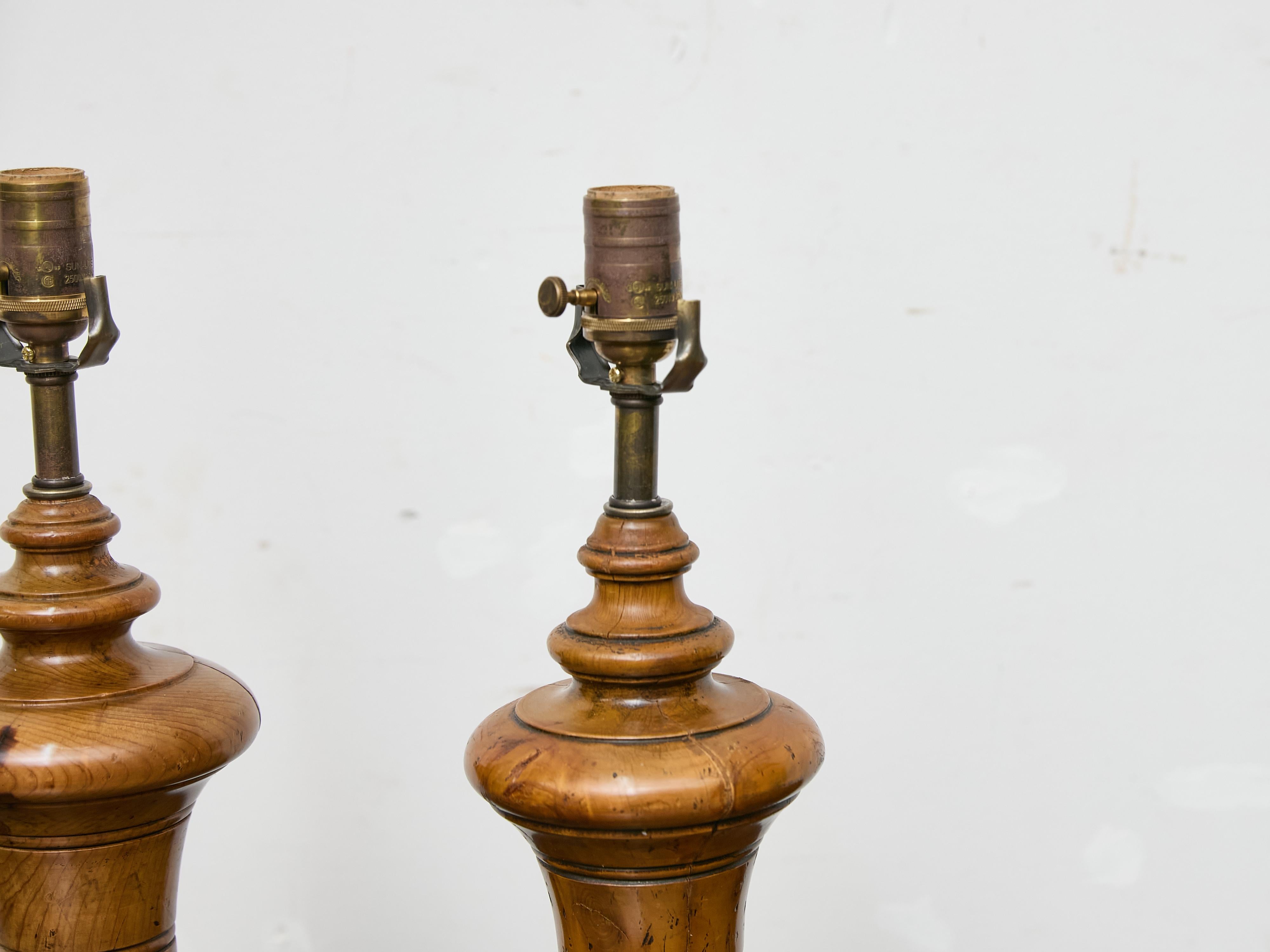 Pair of Midcentury English Turned Pine Table Lamps with Plinth Bases – US Wired For Sale 4