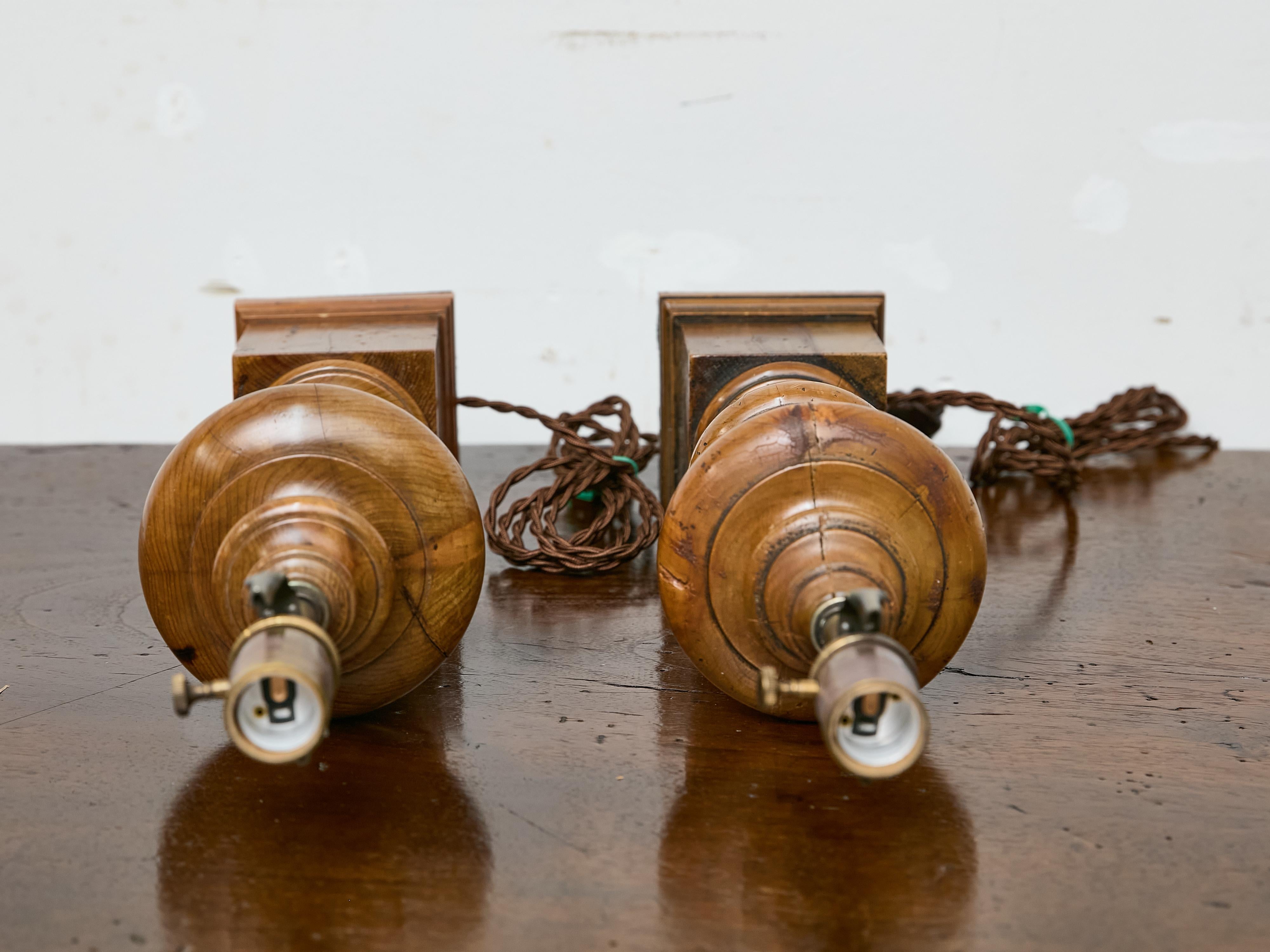Pair of Midcentury English Turned Pine Table Lamps with Plinth Bases – US Wired For Sale 7
