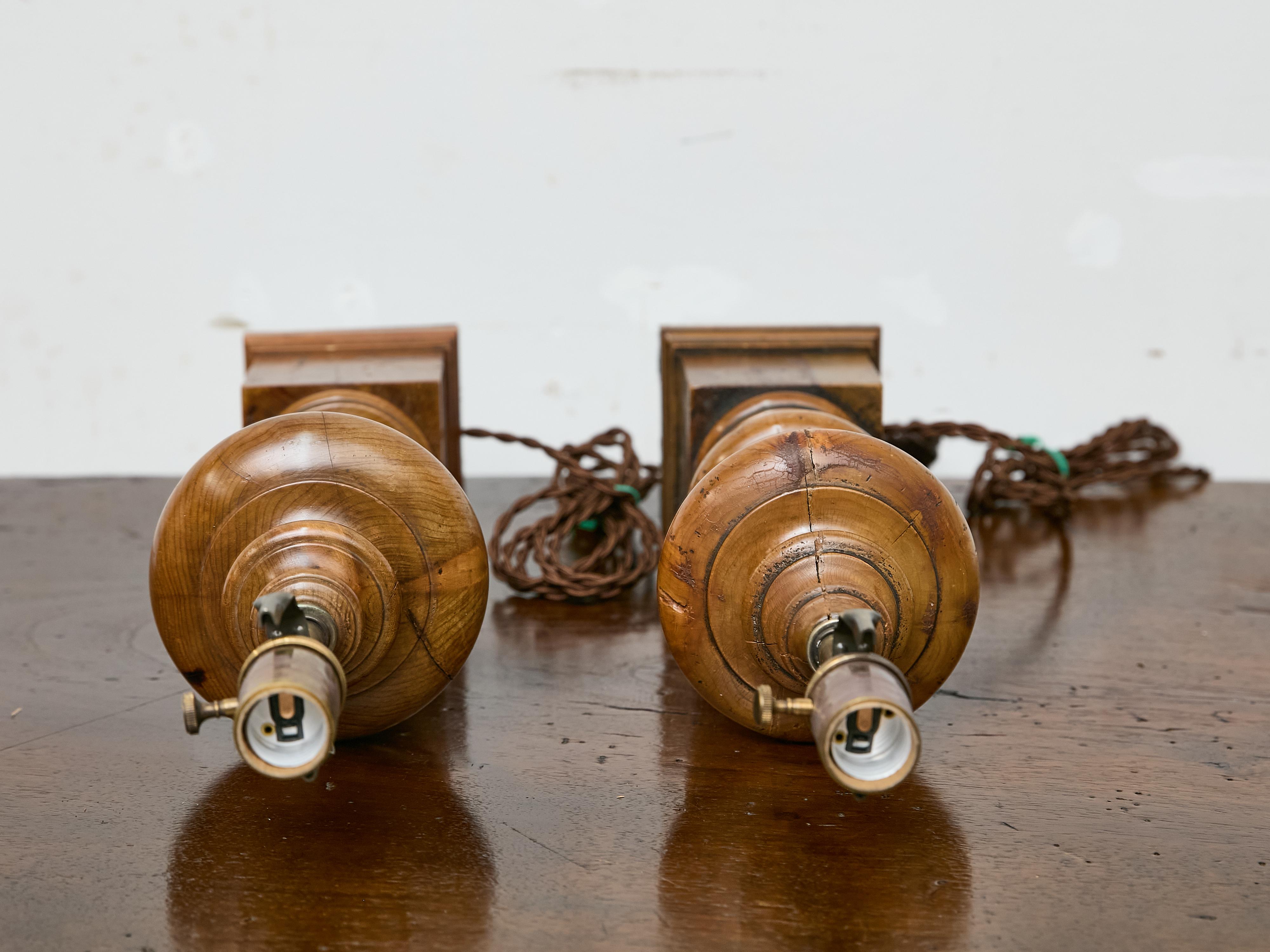Pair of Midcentury English Turned Pine Table Lamps with Plinth Bases – US Wired For Sale 8