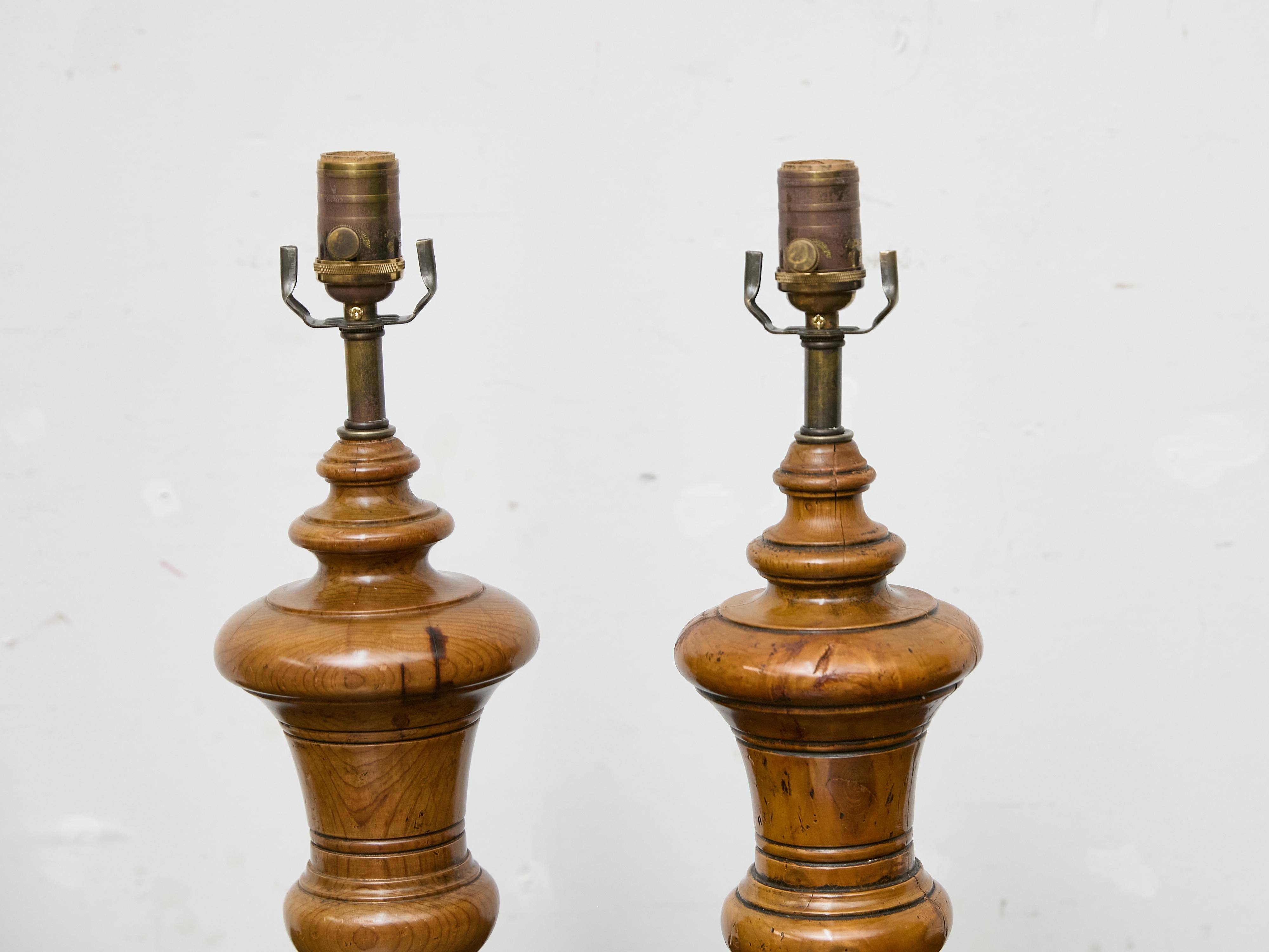 Mid-Century Modern Pair of Midcentury English Turned Pine Table Lamps with Plinth Bases – US Wired For Sale
