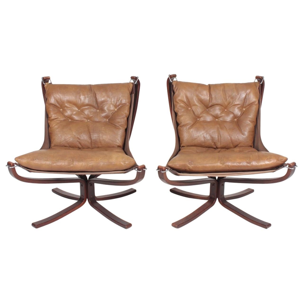 Pair of Midcentury Falcon Chairs in Patinated Leather by Sigurd Resell