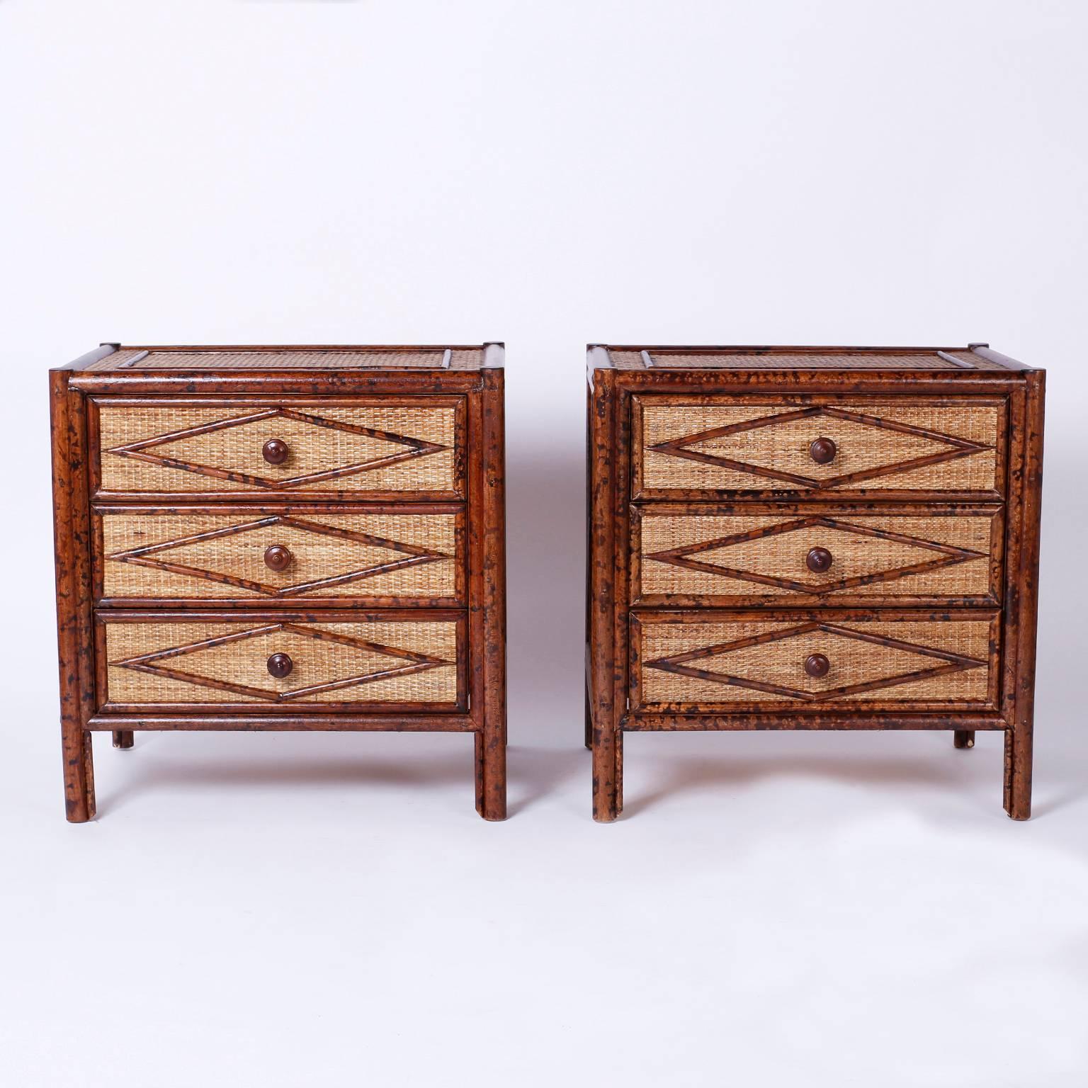 Pair of casually elegant faux bamboo and grasscloth nightsstands that
combine a British Colonial vibe with modern form. Featuring an organic
palette and geometric designs on the front and sides.