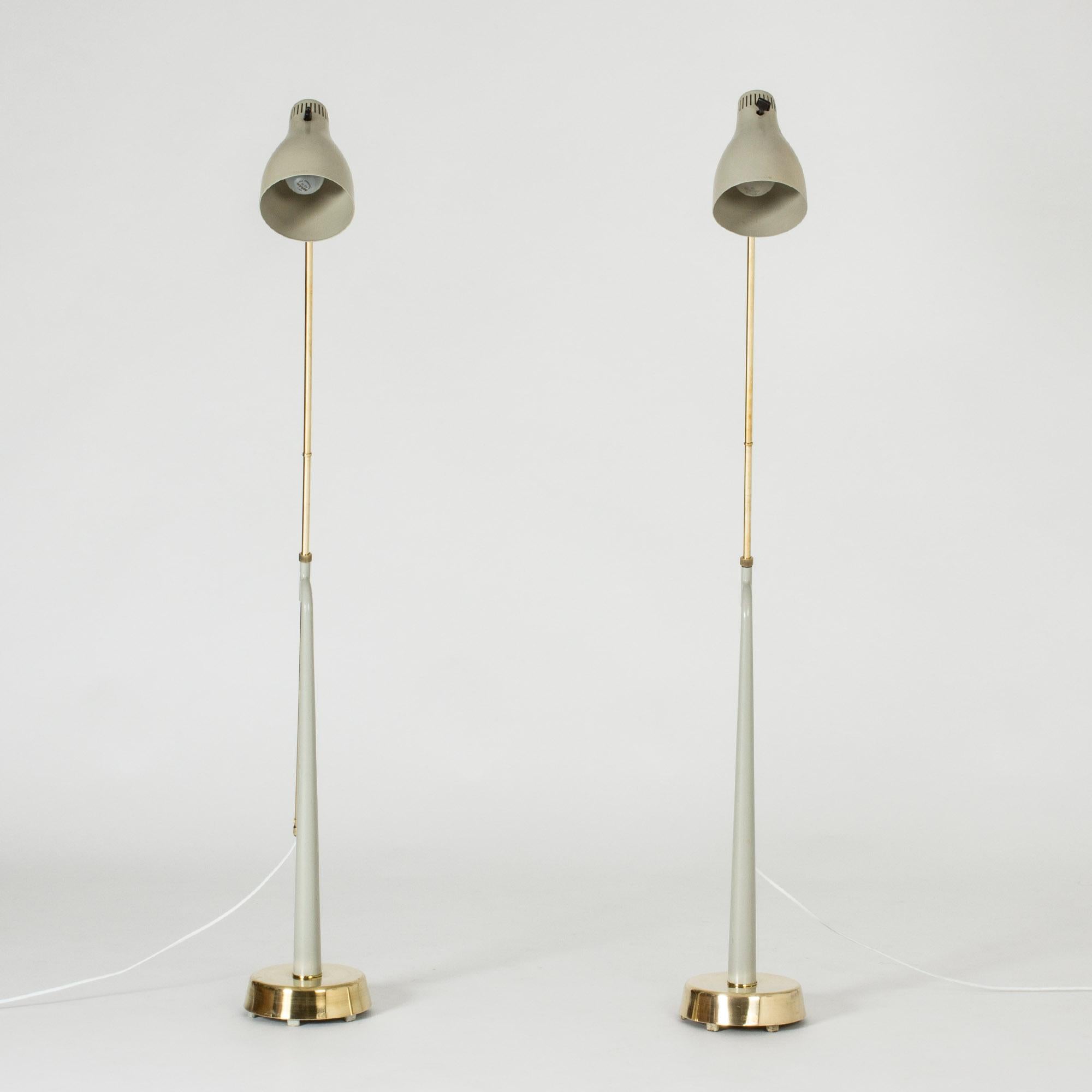 Pair of amazing floor lamps by Hans Bergström, made from brass and light grey lacquered metal. Adjustable height by sliding the brass poles through the holes of the bases. Cool, well made and elegant.

Height 116-162 cm.