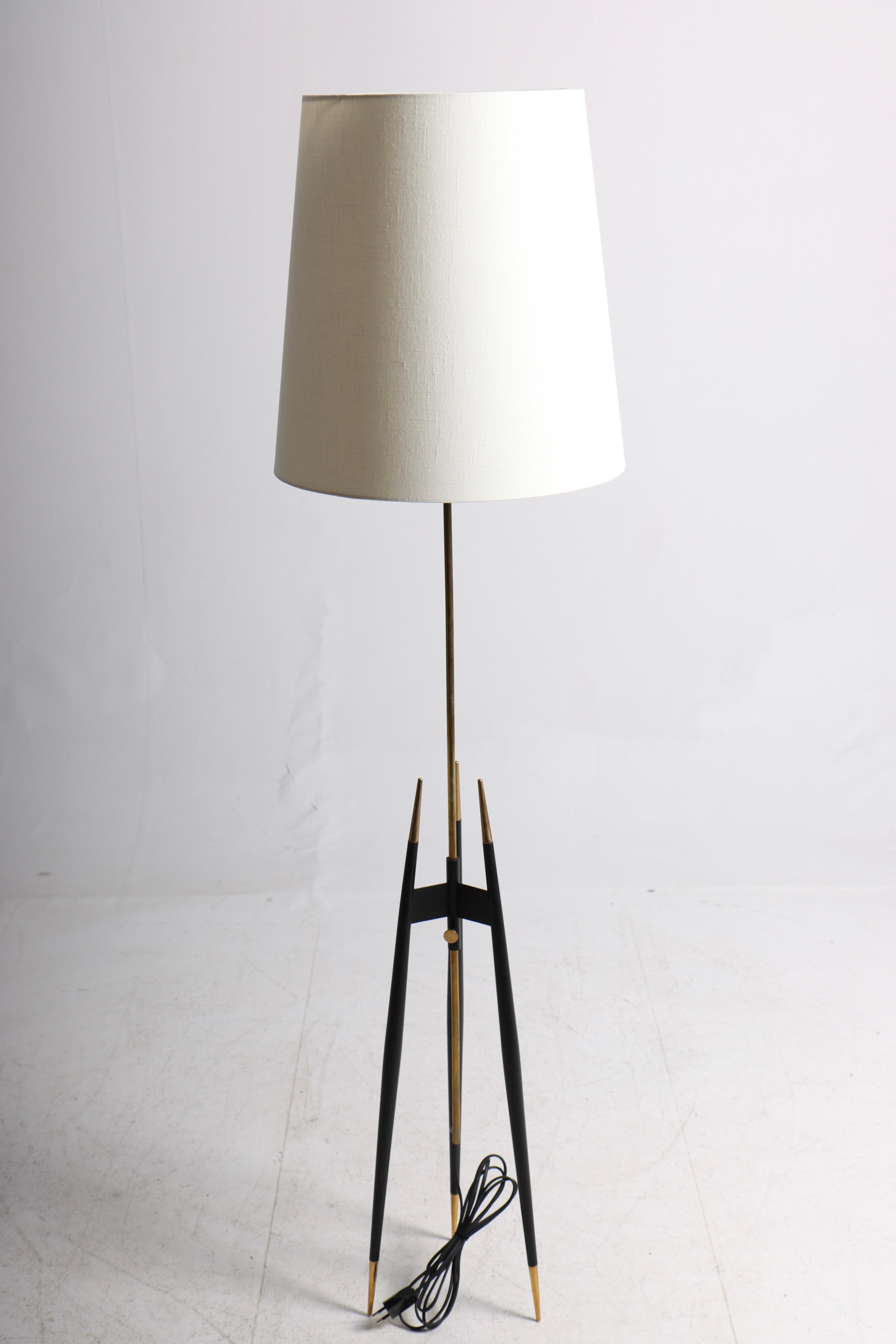 Pair of Midcentury Floor Lamps Designed by Holm Sørensen, 1950s In Good Condition In Lejre, DK