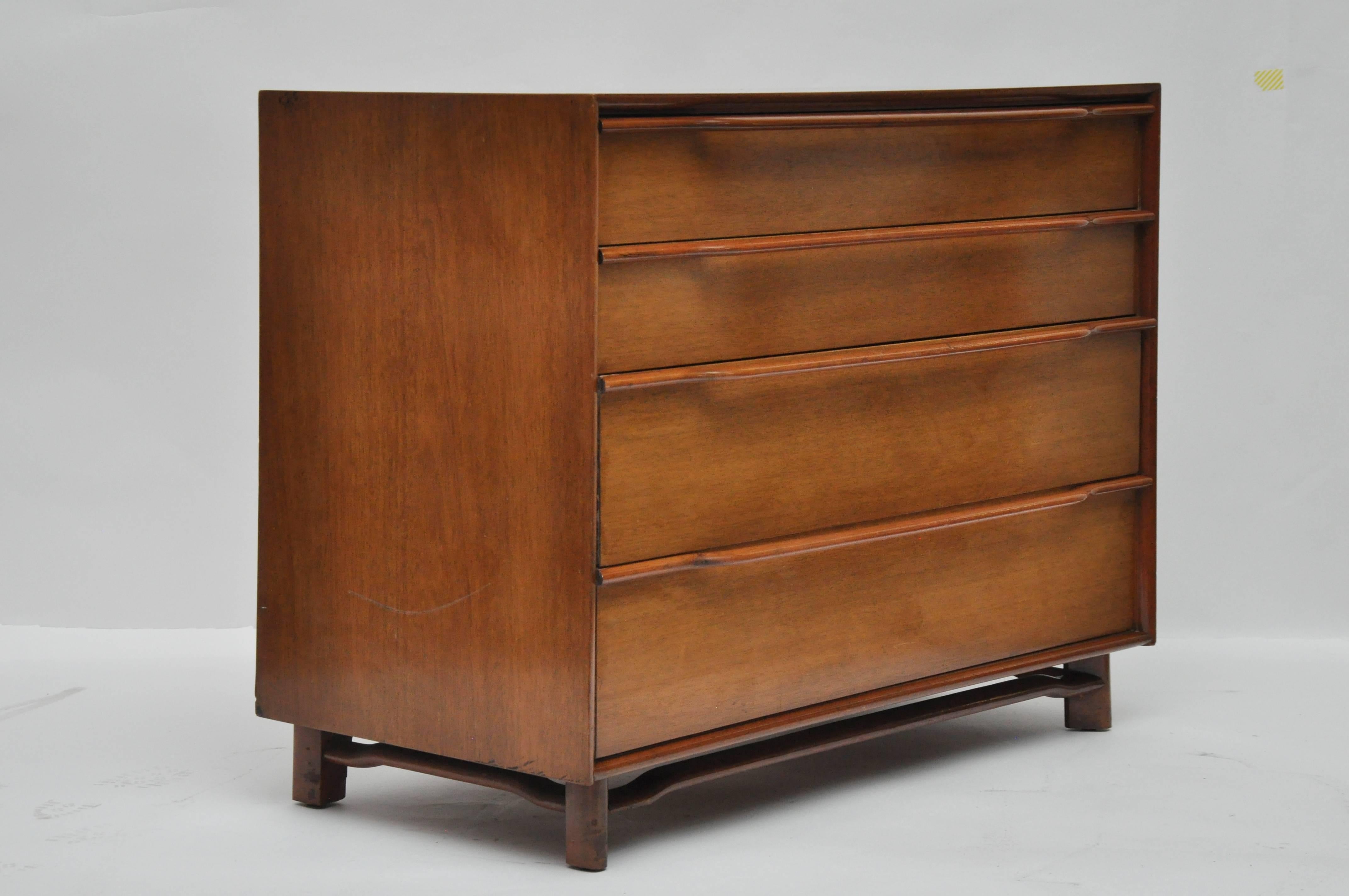 Pair of Midcentury Four-Drawer Chests 3