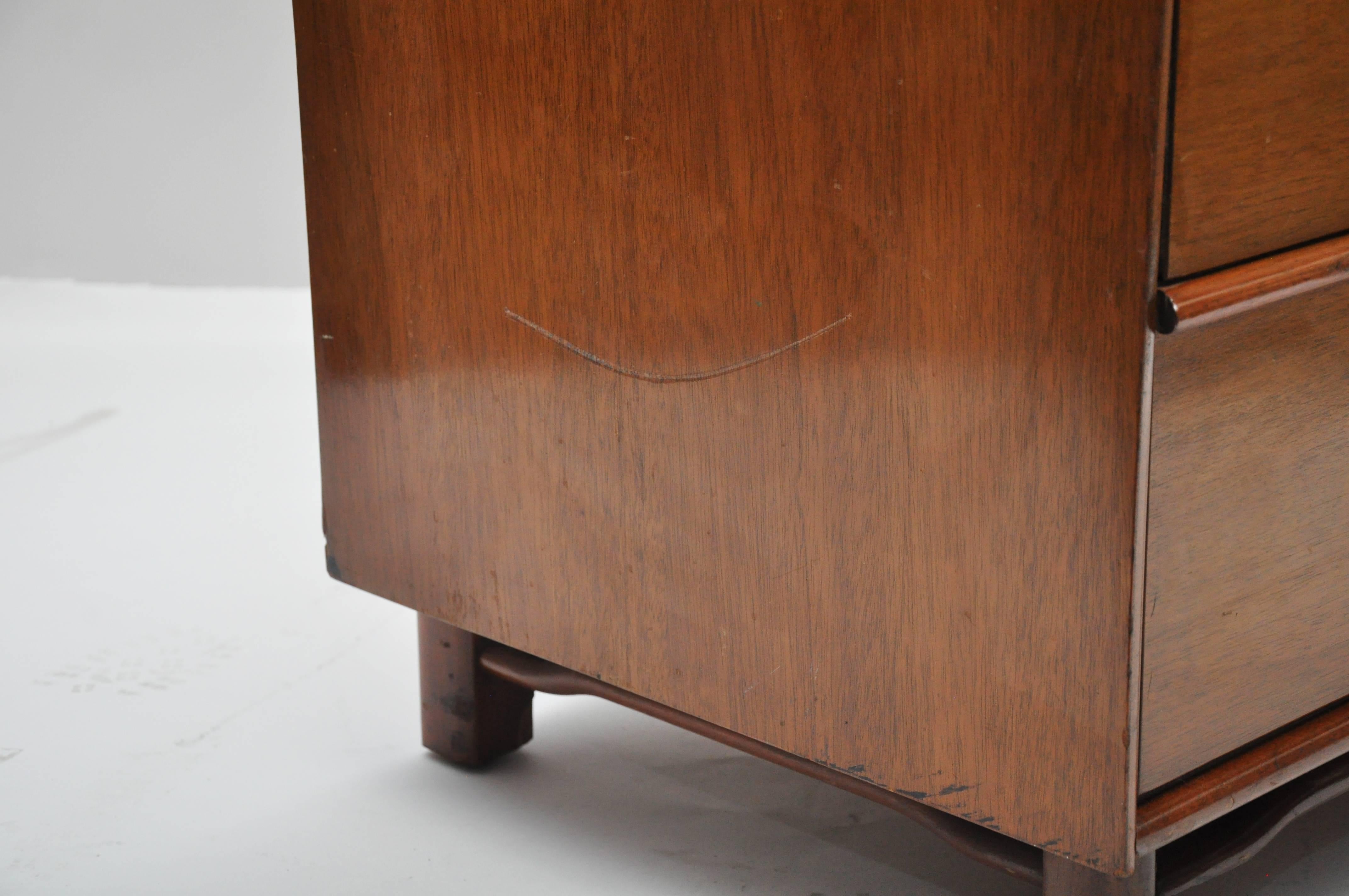 Pair of Midcentury Four-Drawer Chests 4