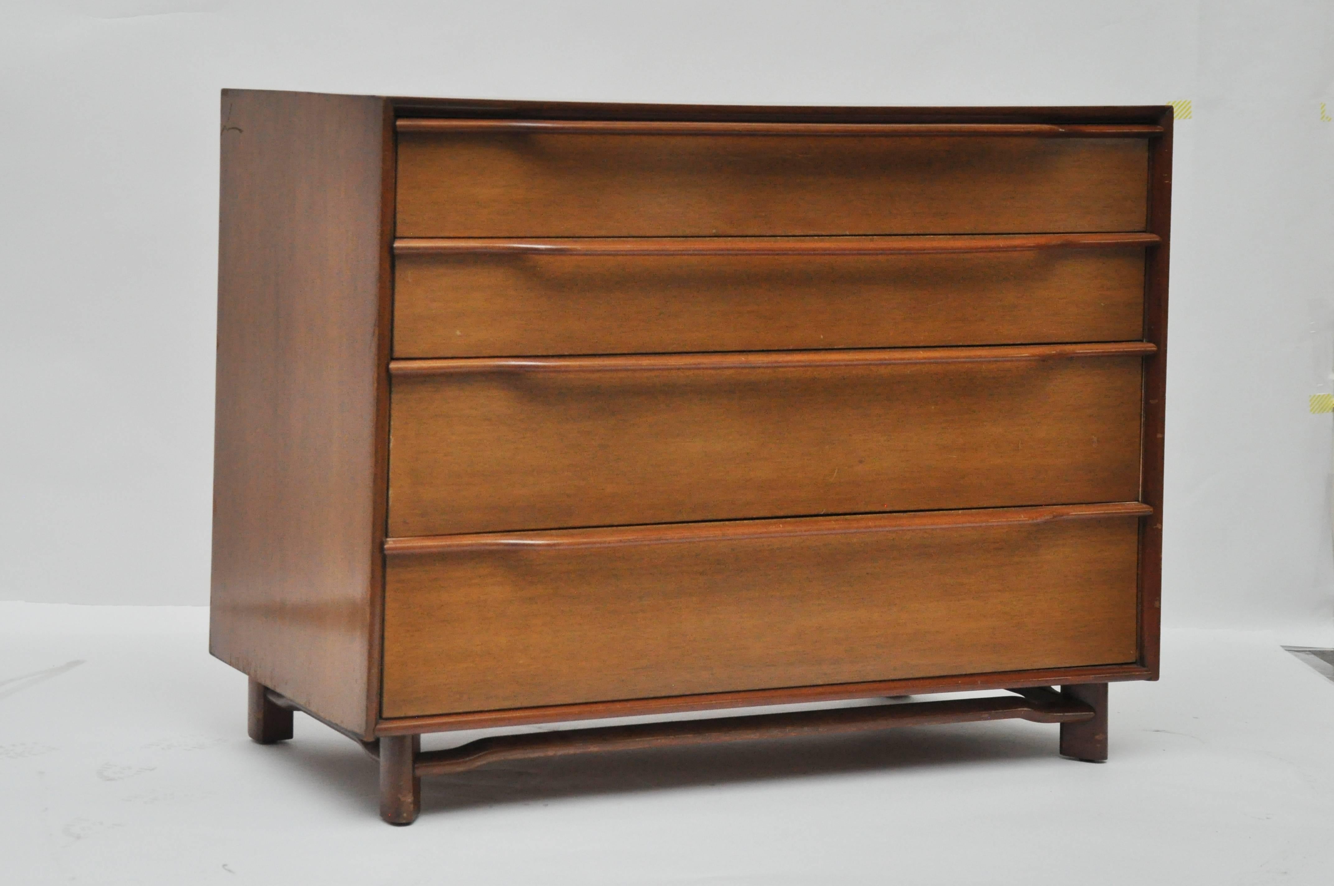 Mid-Century Modern Pair of Midcentury Four-Drawer Chests