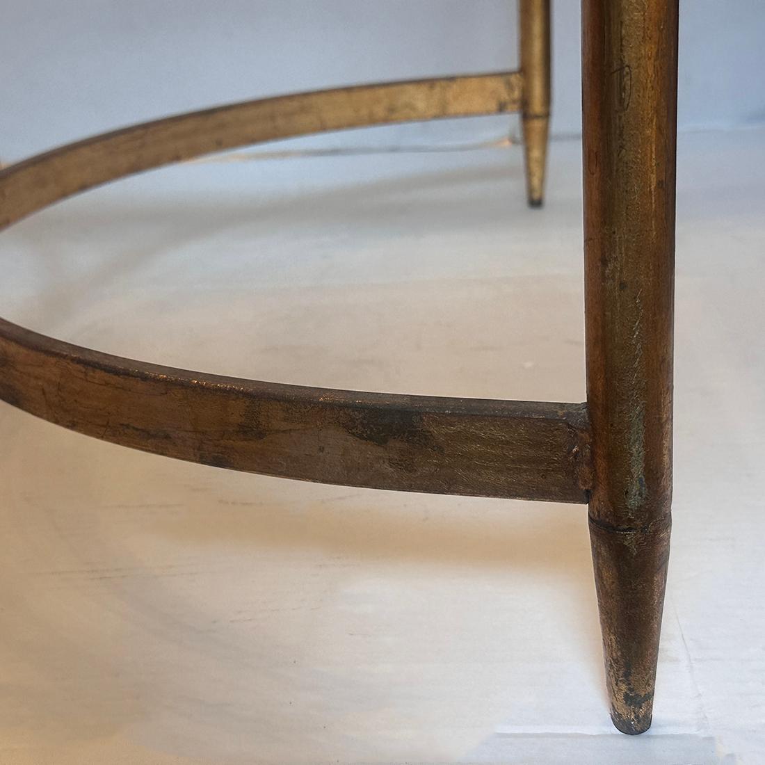 Milieu du XXe siècle Paire de tables dorées françaises du milieu du siècle dernier en vente