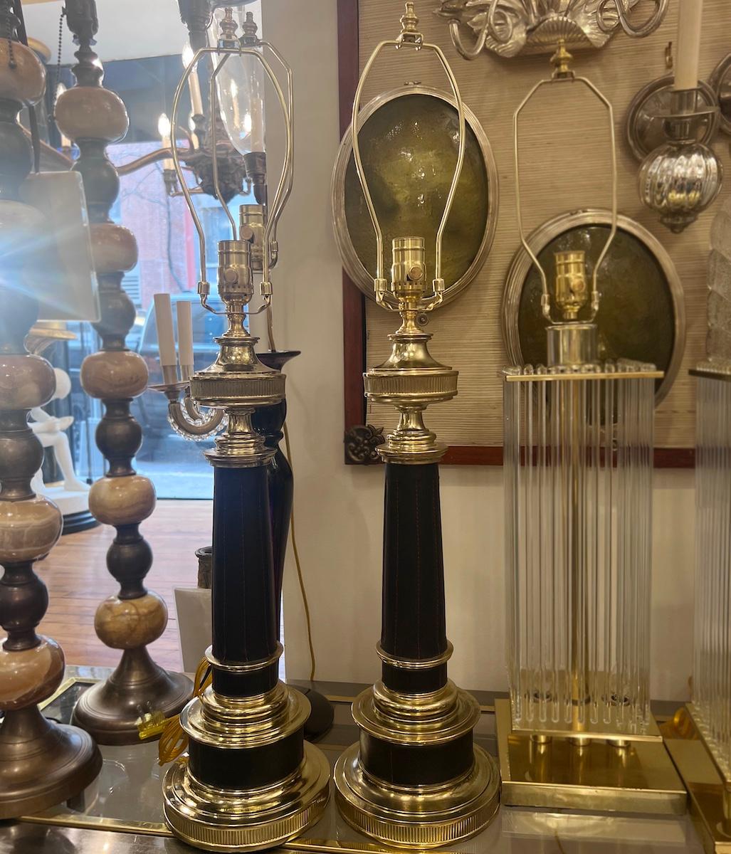 Paire de lampes en cuir françaises du milieu du siècle dernier en vente 1