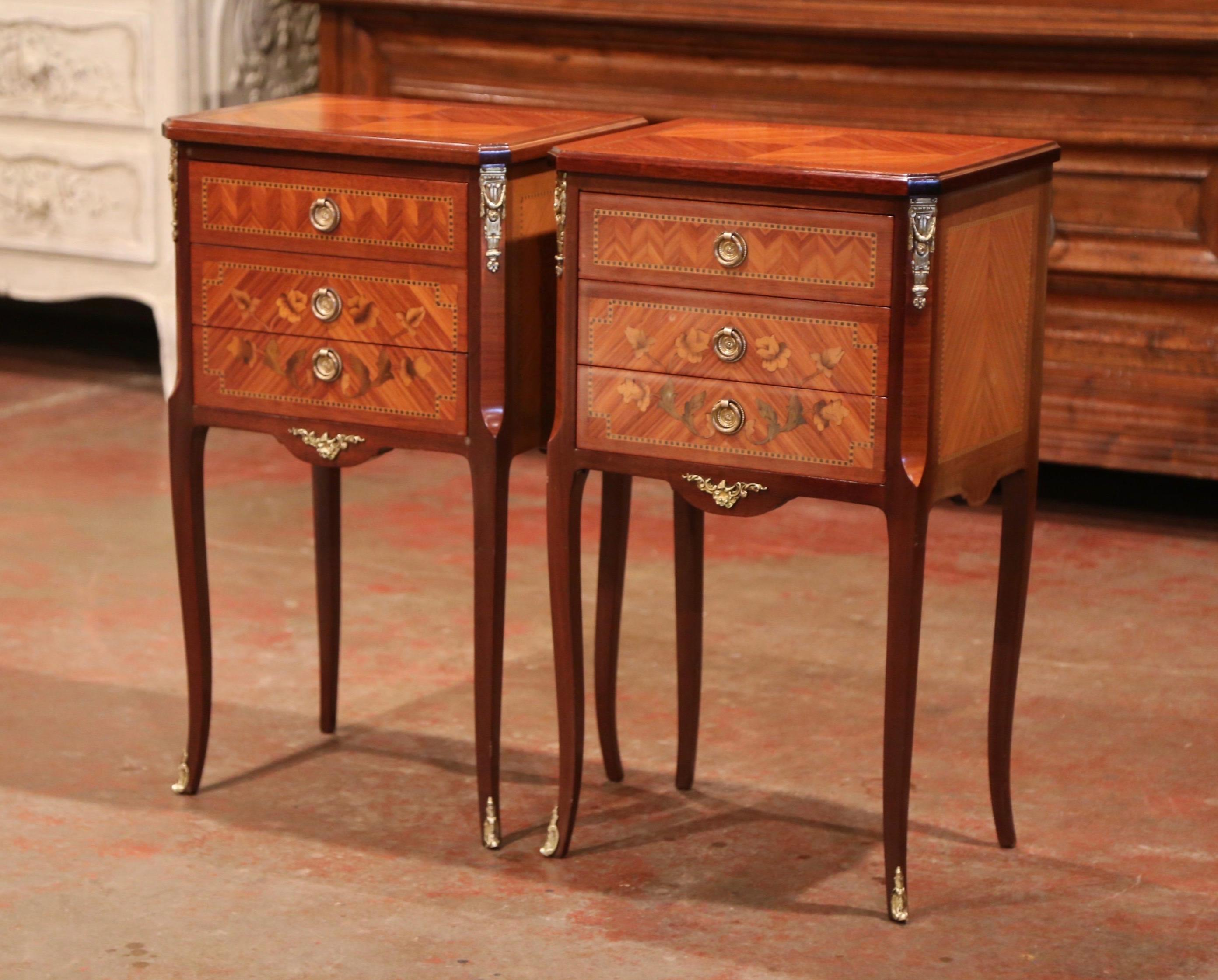 Pair of Midcentury French Louis XV Walnut Inlay and Marquetry Bedside Tables 1