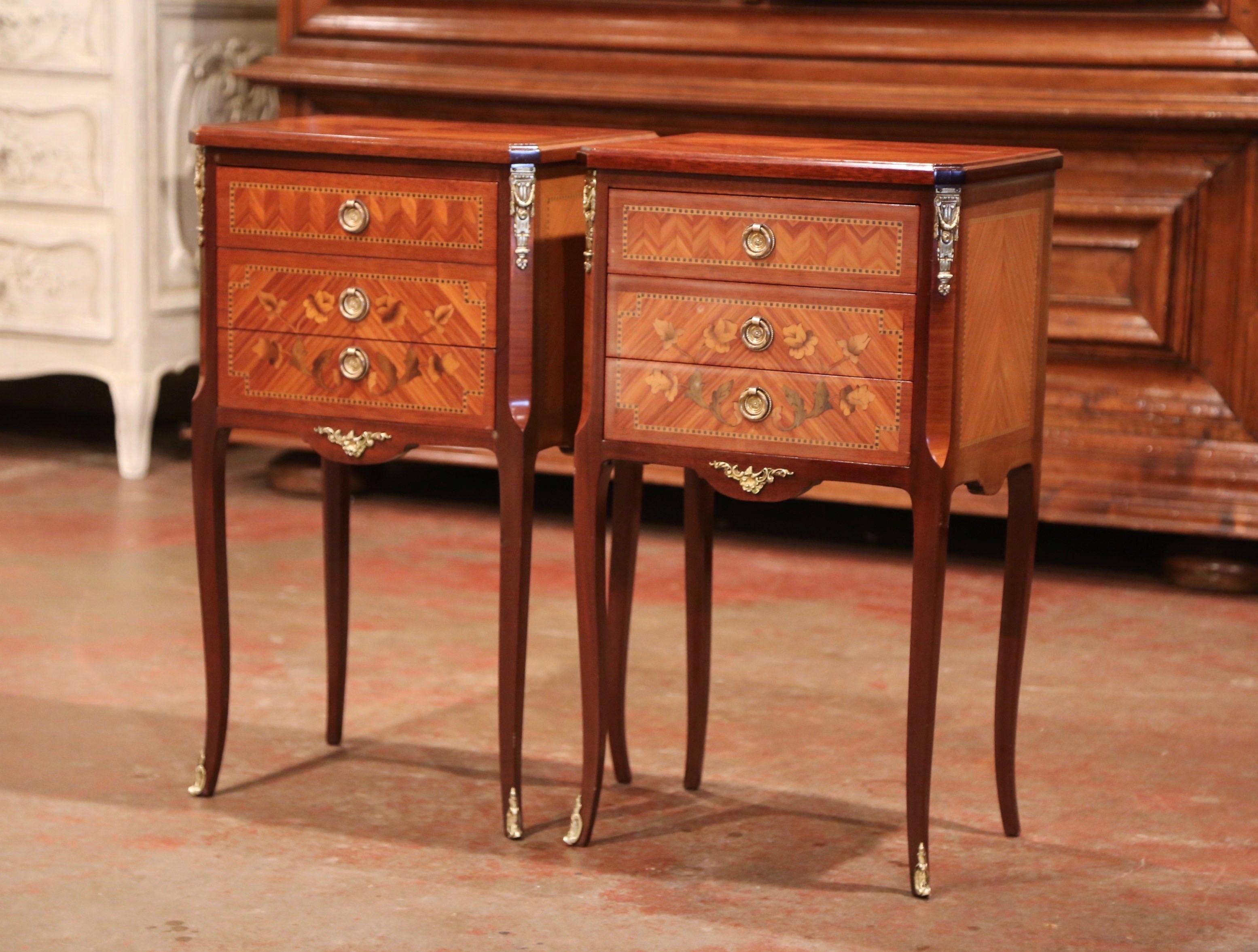 Pair of Midcentury French Louis XV Walnut Inlay and Marquetry Bedside Tables 5