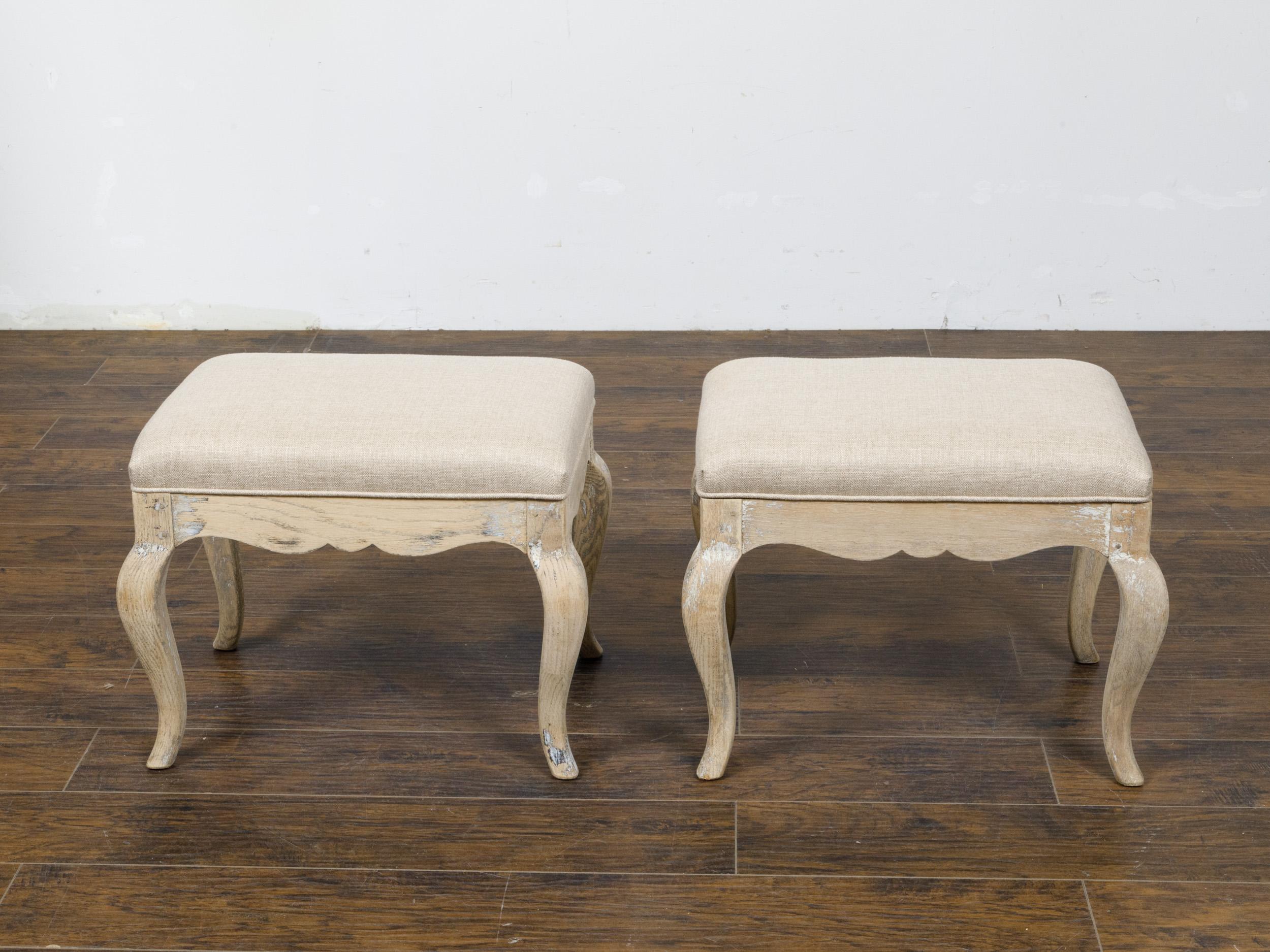 Pair of Midcentury French Rococo Style Oak Stools with Scalloped Aprons In Good Condition In Atlanta, GA