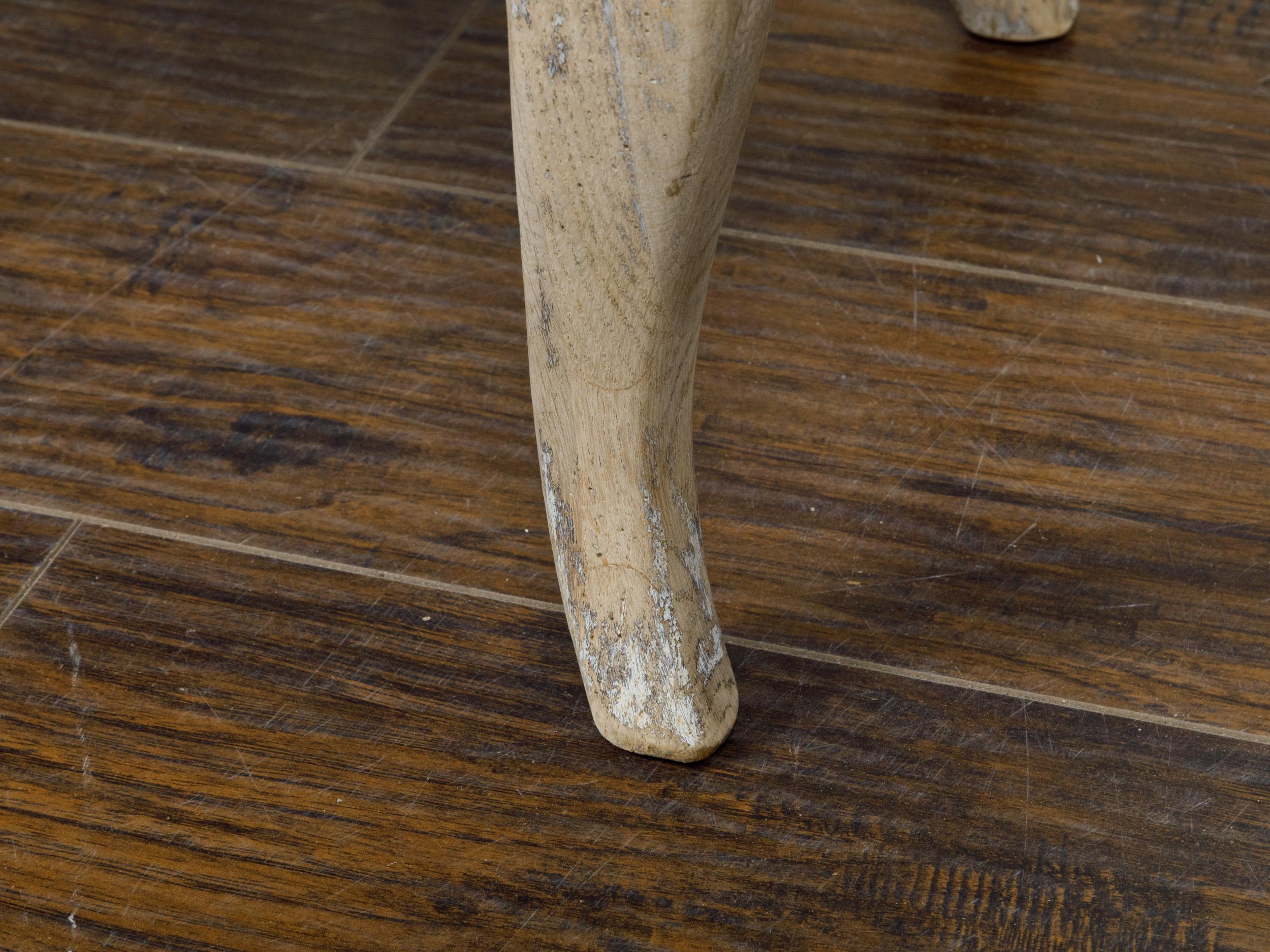 Tissu d'ameublement Paire de tabourets en chêne de style rococo français du milieu du siècle dernier avec tabourets festonnés