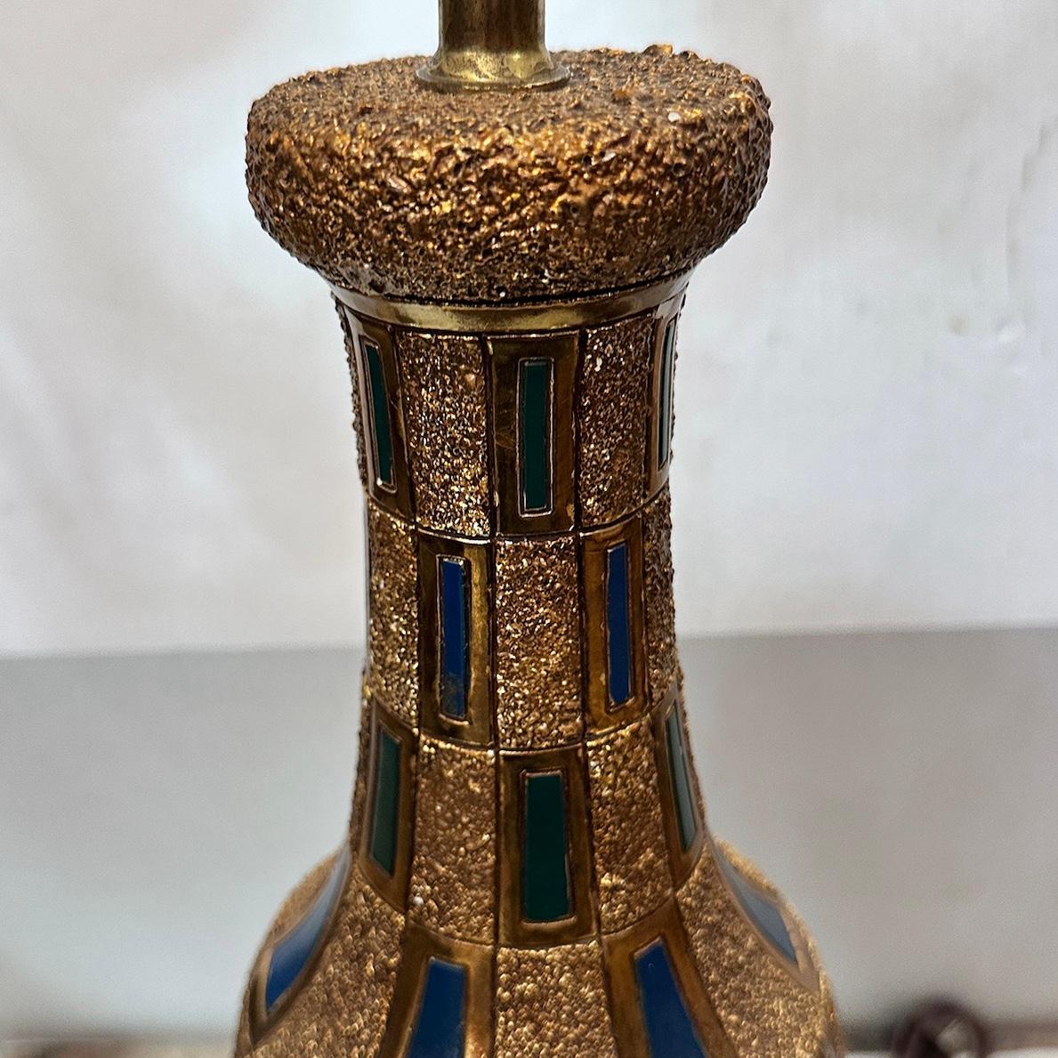 Metà XX secolo Coppia di lampade geometriche del Medioevo in vendita