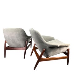 Coppia di sedie da salotto danesi della selezione di George Tanier del Medioevo