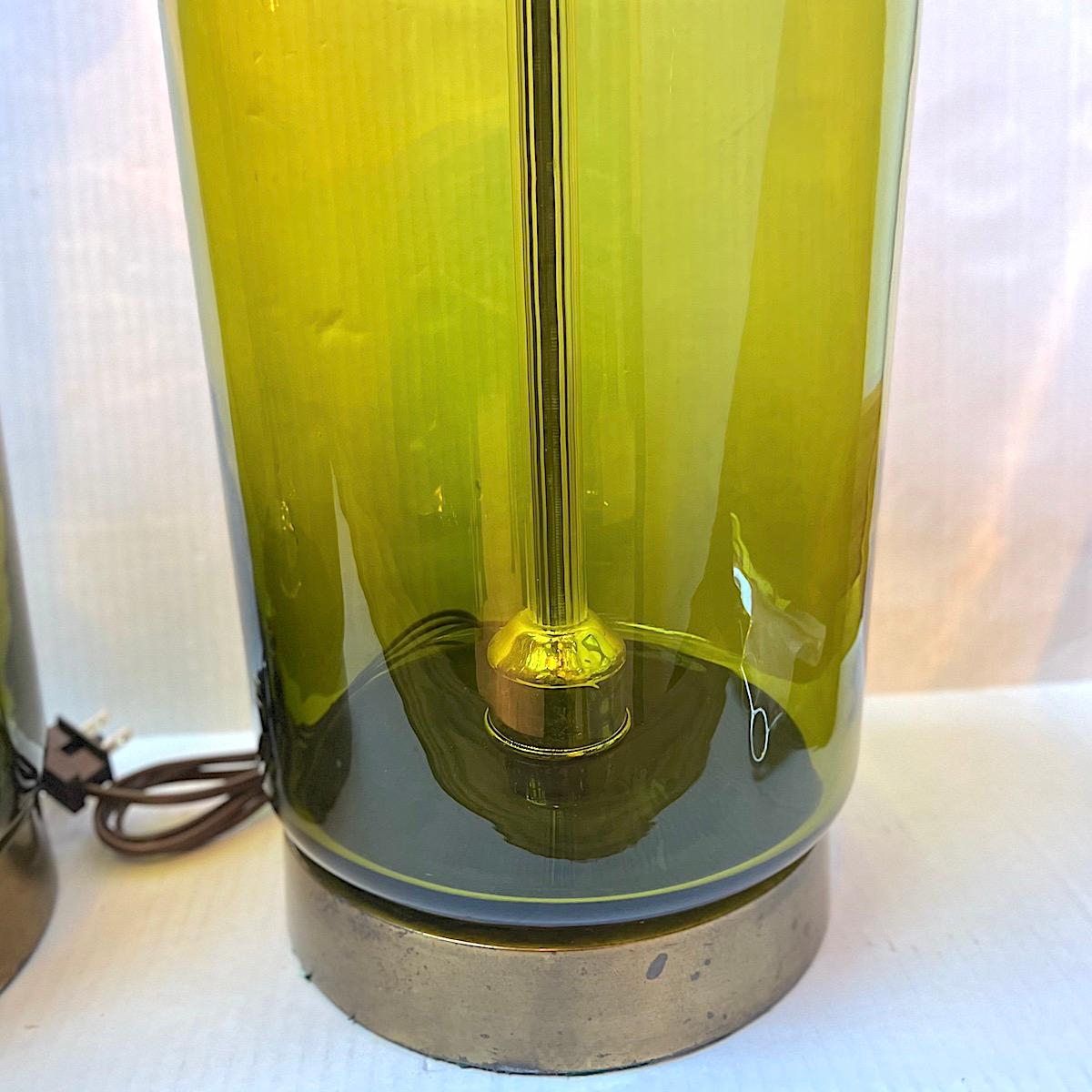 Pair of Midcentury Glass Lamps In Good Condition For Sale In New York, NY