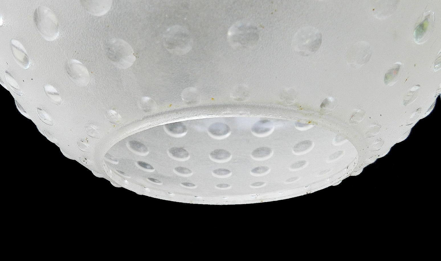 Français Paire de Globe Lighting en plastique moulé opaque du milieu du siècle dernier, vers 1960 en vente