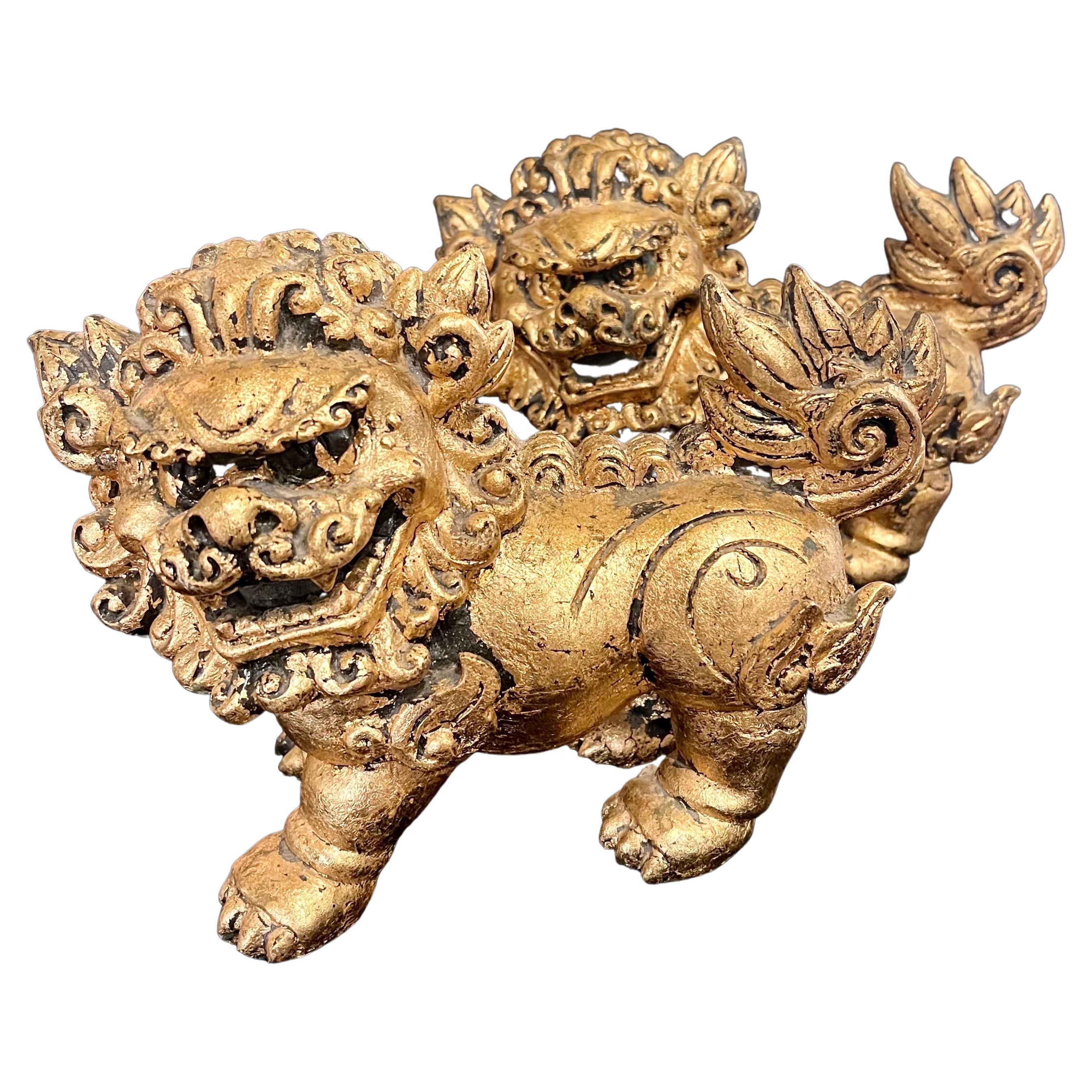 Hollywood Regency Pair of Mid-Century Gold Finish on Resin Foo Dogs or Bookends For Sale