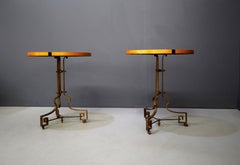 Paire de guéridons pliants français en laiton et bois de poire, années 1960