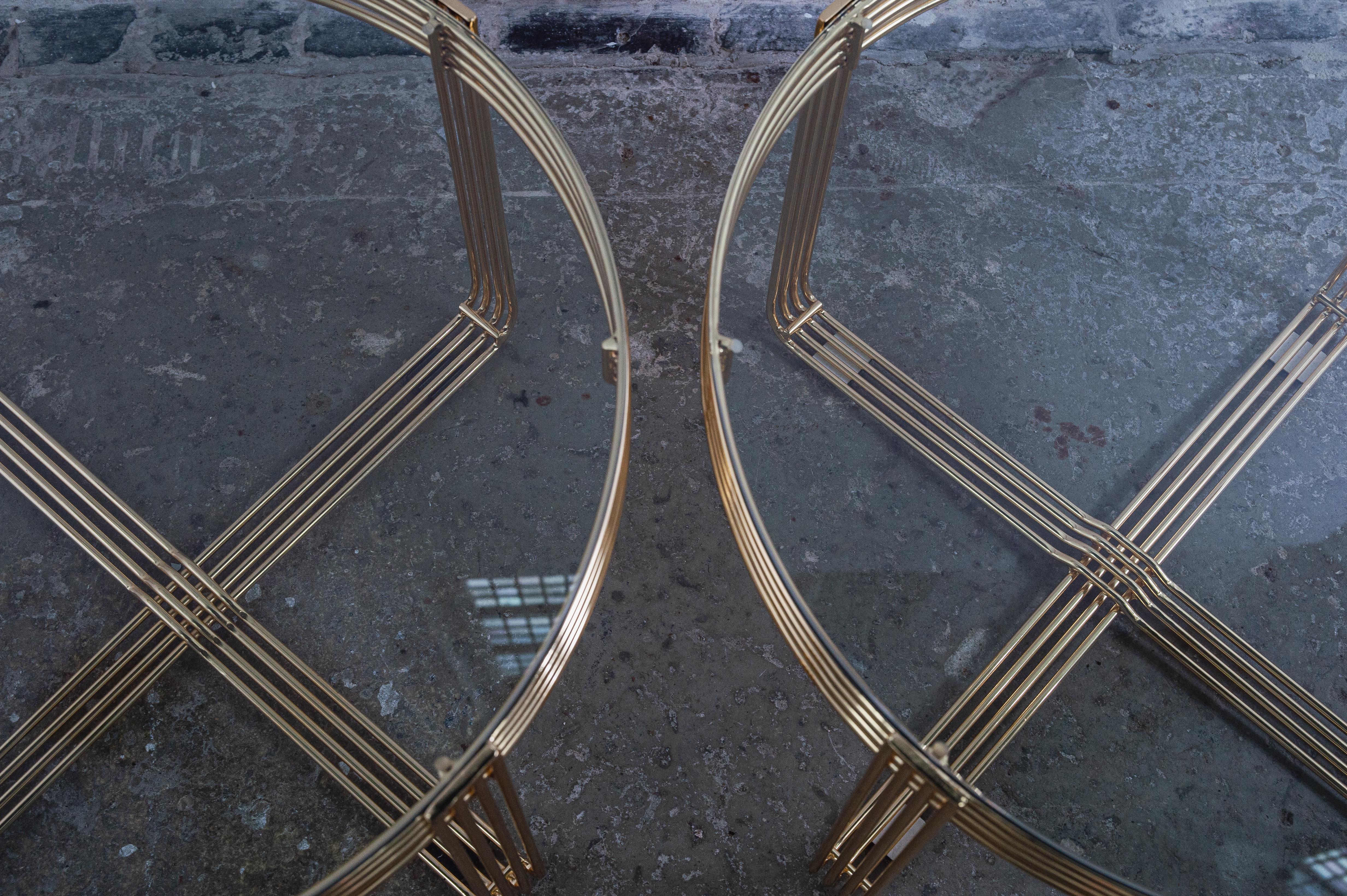 Paar Beistelltische aus vergoldetem Stahldraht aus der Mitte des Jahrhunderts im Angebot 1