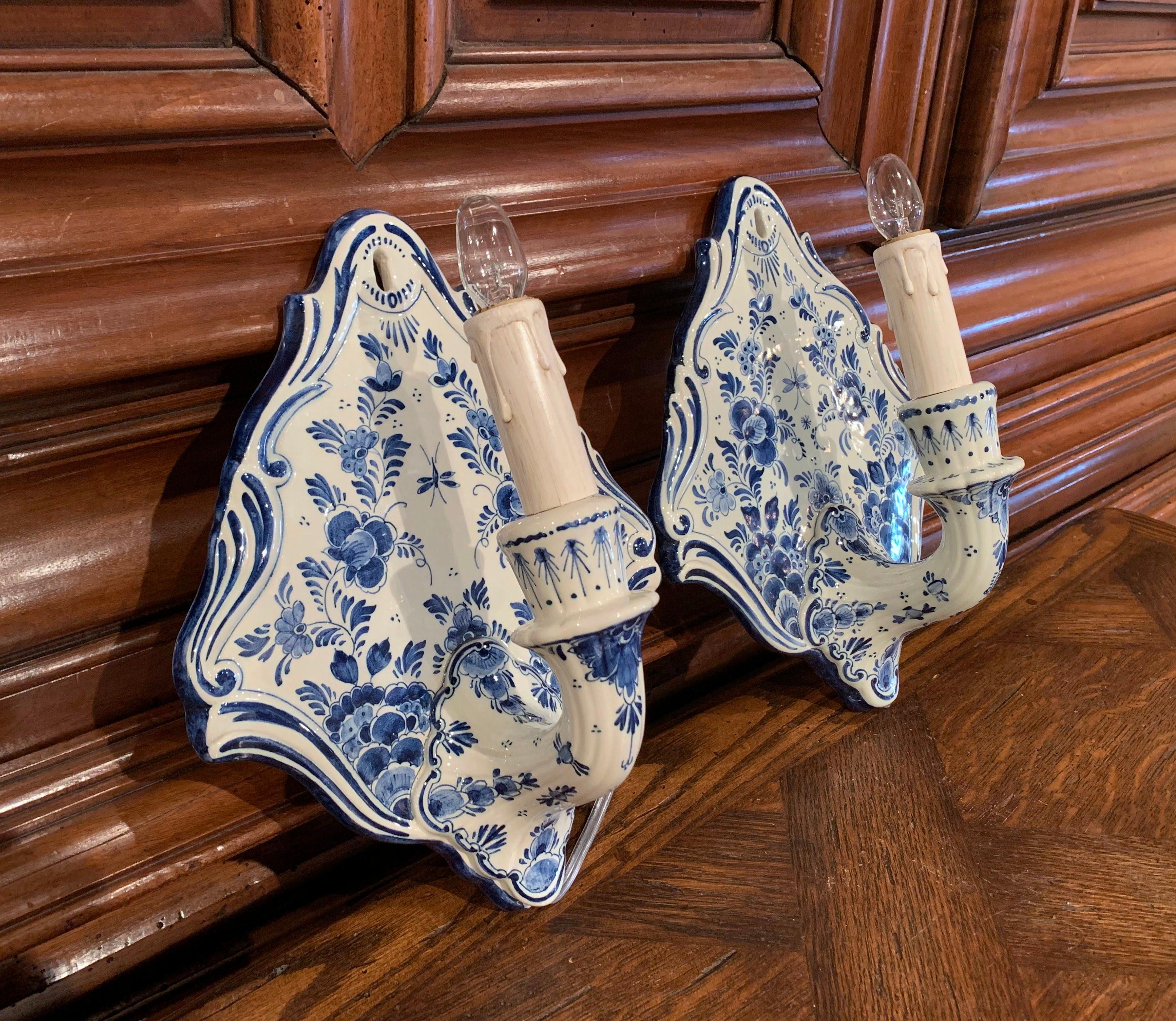Pair of Midcentury Hand Painted Faience Delft Wall Sconces In Good Condition In Dallas, TX