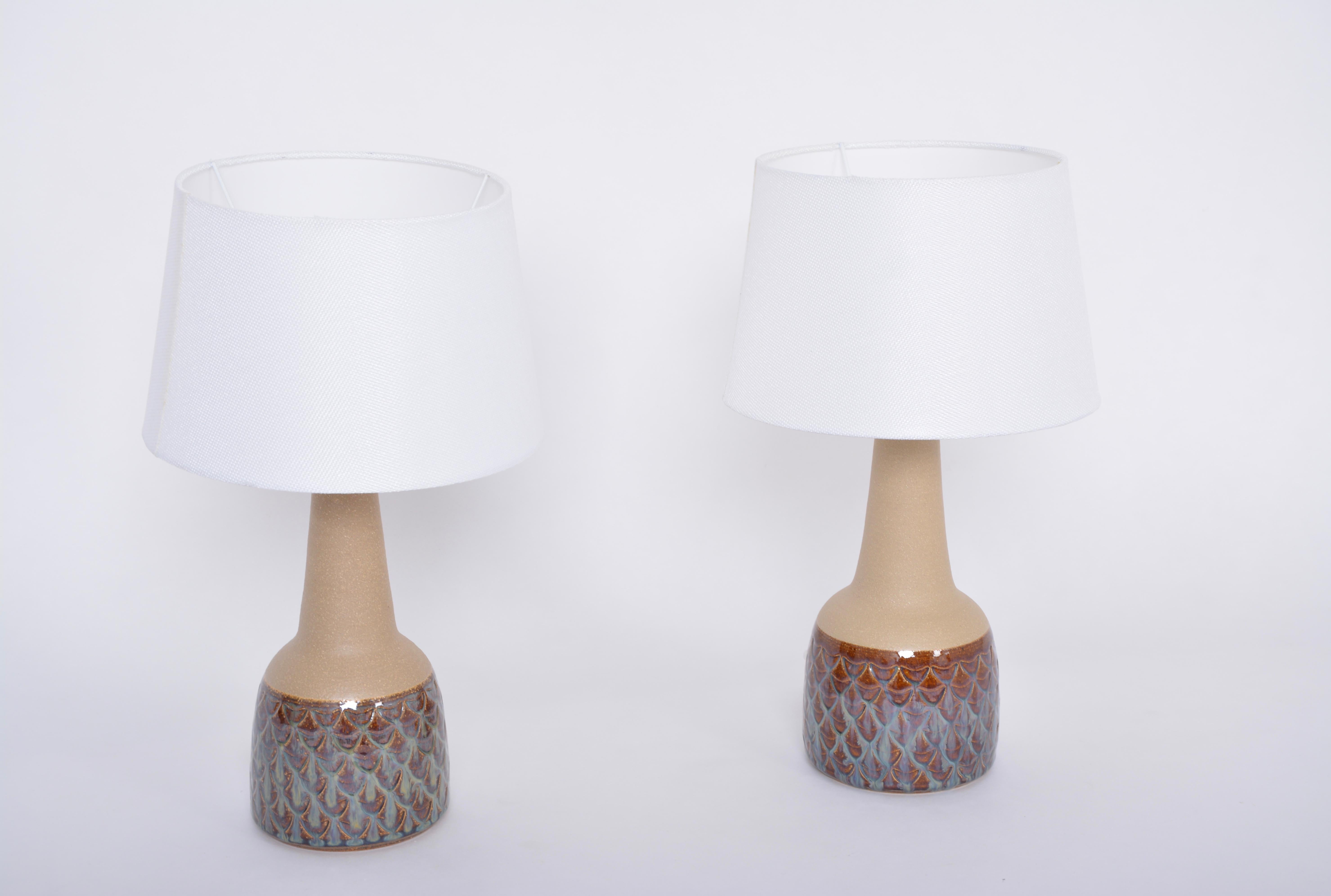 Danois Paire de lampes de table fabriquées à la main au milieu du siècle dernier, modèle 3012 par Einar Johansen pour Soholm en vente