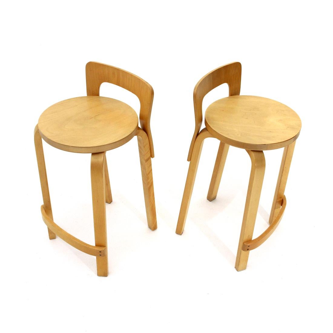 Finnish Pair of midcentury ‘High Chair K65’ birch wood stool by Alvar Aalto for Artek, 1