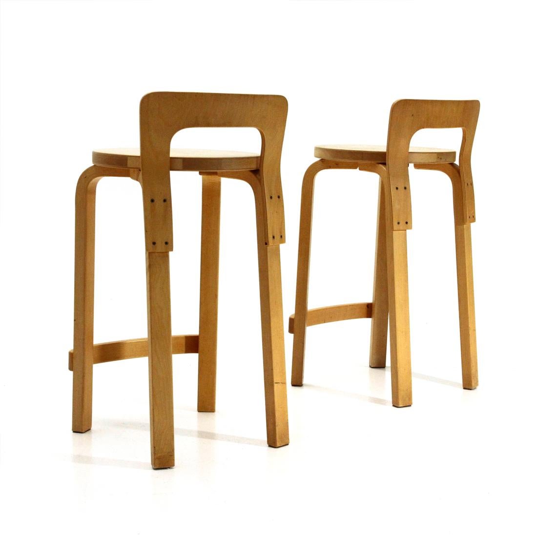 Pair of midcentury ‘High Chair K65’ birch wood stool by Alvar Aalto for Artek, 1 In Good Condition In Savona, IT
