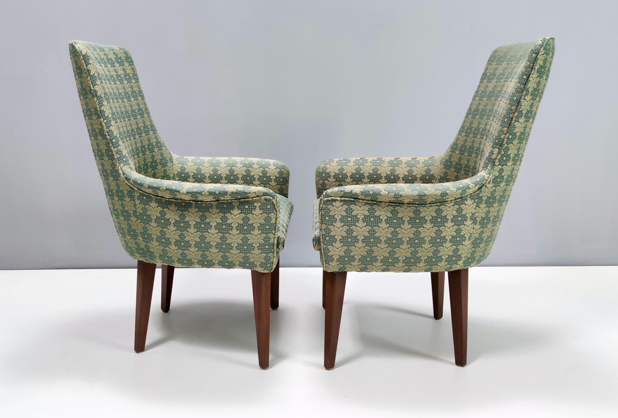 Pair of Vintage High-Quality Green Fabric and Beech Armchairs, Italy In Excellent Condition For Sale In Bresso, Lombardy