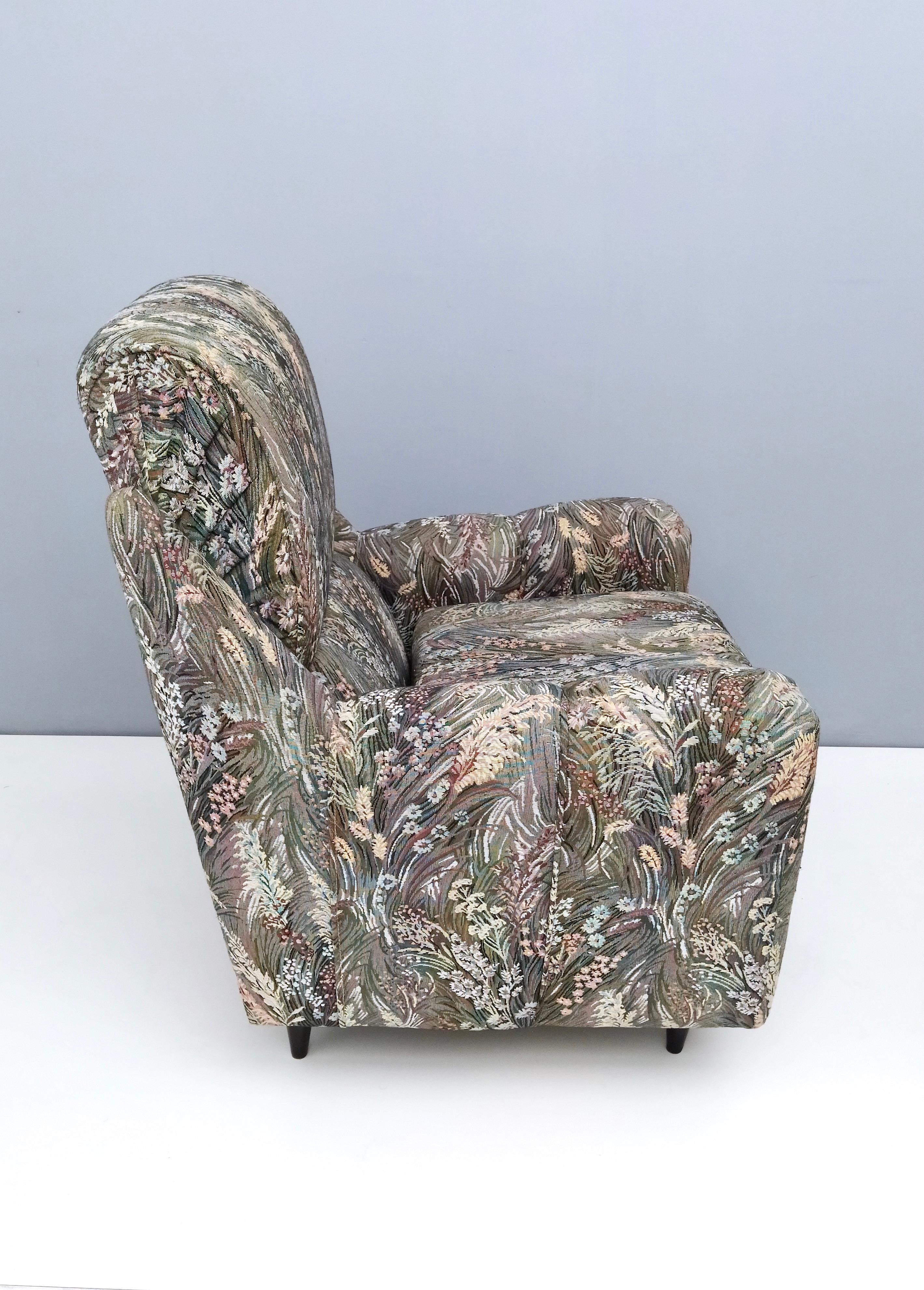 Pair of Vintage High-Quality Patterned Fabric Armchairs, Italy In Excellent Condition For Sale In Bresso, Lombardy