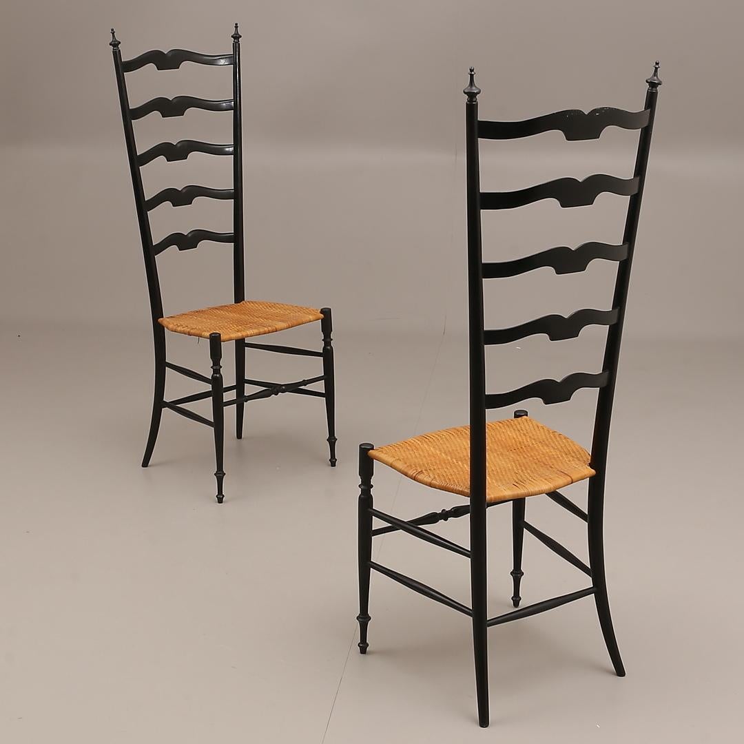 Pair of Midcentury High Back Ebonized Chiavari Chairs In Excellent Condition For Sale In Vienna, AT