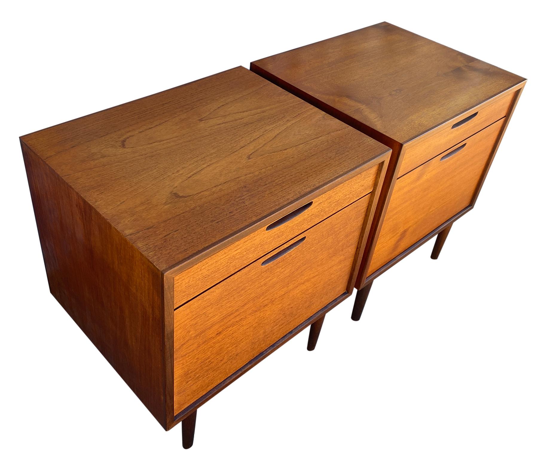 Pair of beautiful single drawer nightstand designed by Ib Kofod-Larsen and manufactured by J. Clausen Brande Møbelfabrik, Denmark, 1960. Very high quality Scandinavian design, superb finished all around and even the teak wooden back. Nice details