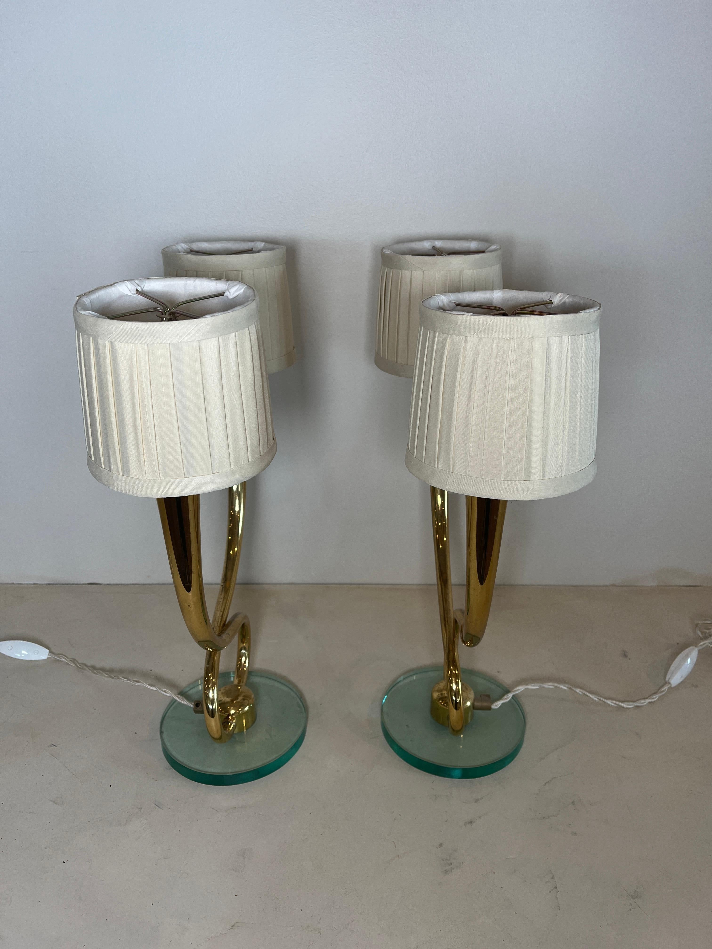 Pair of Mid-Century Italian 2-Light Polished Brass Table Lamps In Good Condition In Chicago, IL