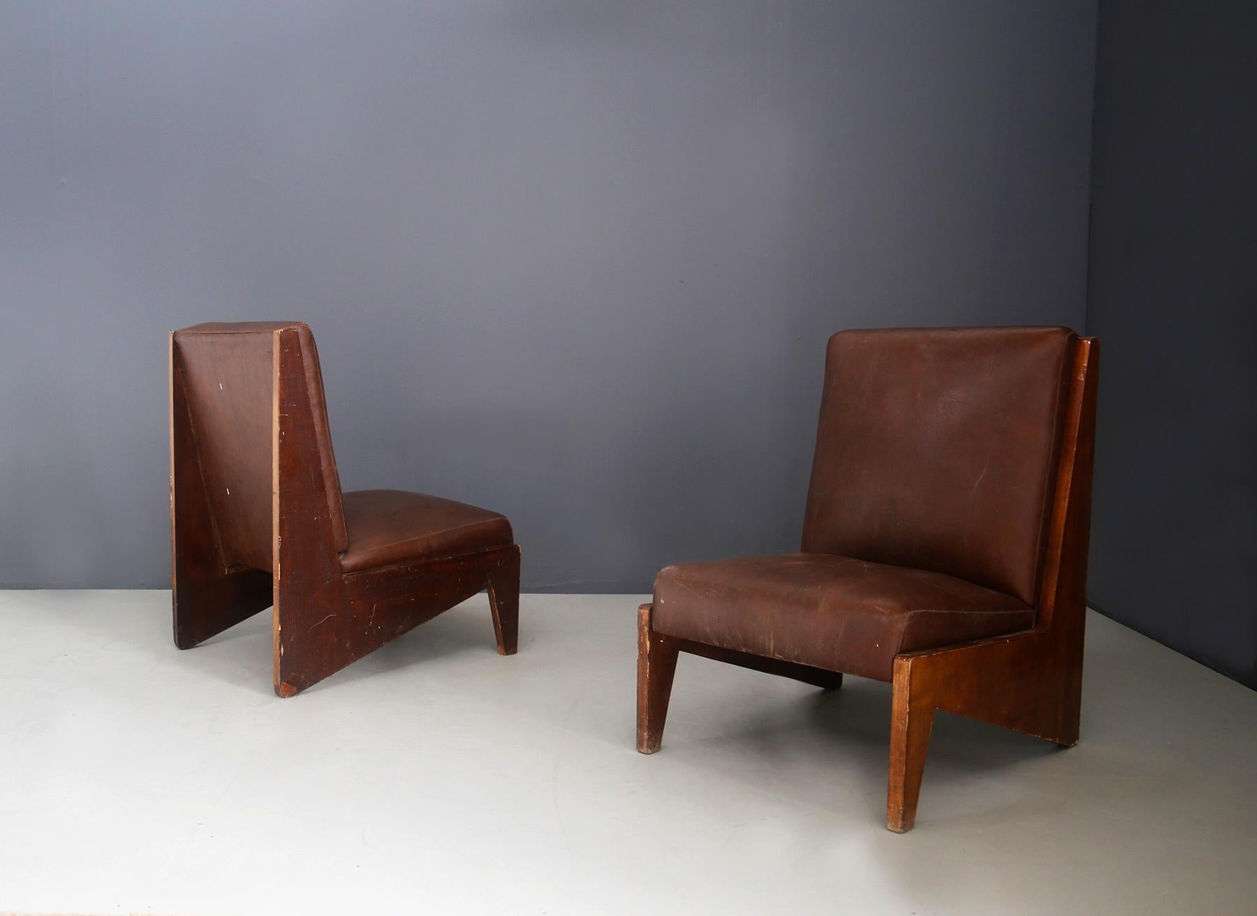 Pair of Midcentury Italian Armchairs Attributed to BBPR in Walnut and Leather 5