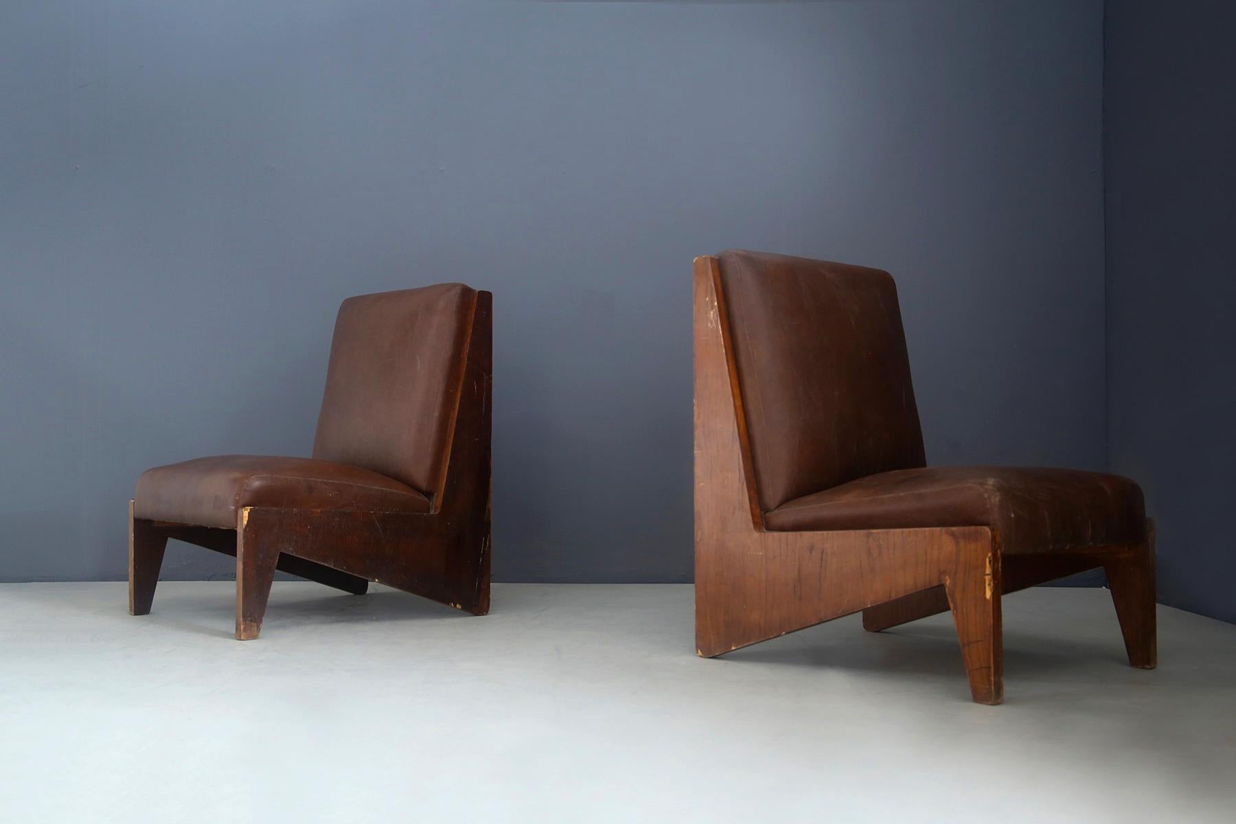 Mid-Century Modern Pair of Midcentury Italian Armchairs Attributed to BBPR in Walnut and Leather