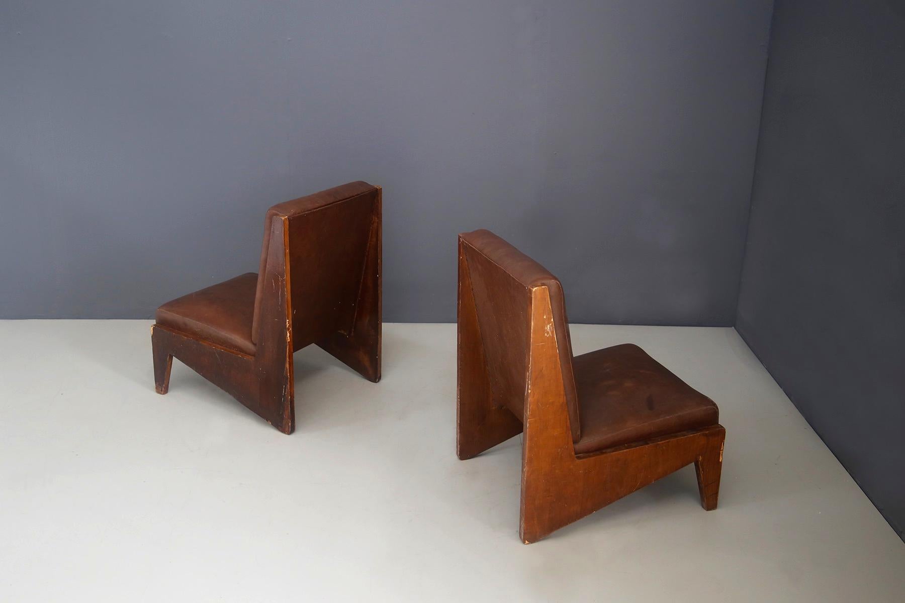 Pair of Midcentury Italian Armchairs Attributed to BBPR in Walnut and Leather In Fair Condition In Milano, IT