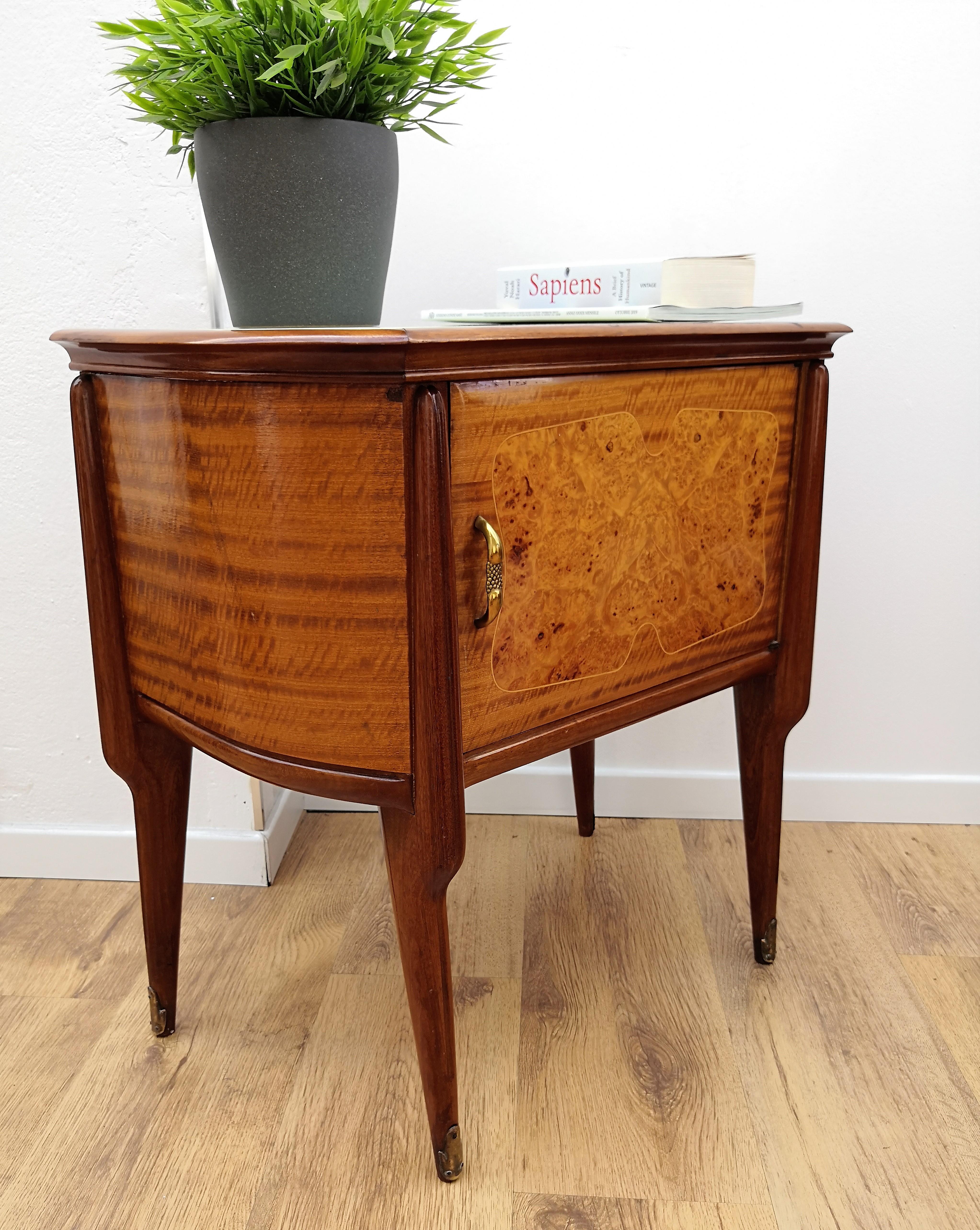 Pair of Midcentury Italian Art Deco Wood & Glass Nightstands Bedside Tables In Good Condition In Carimate, Como