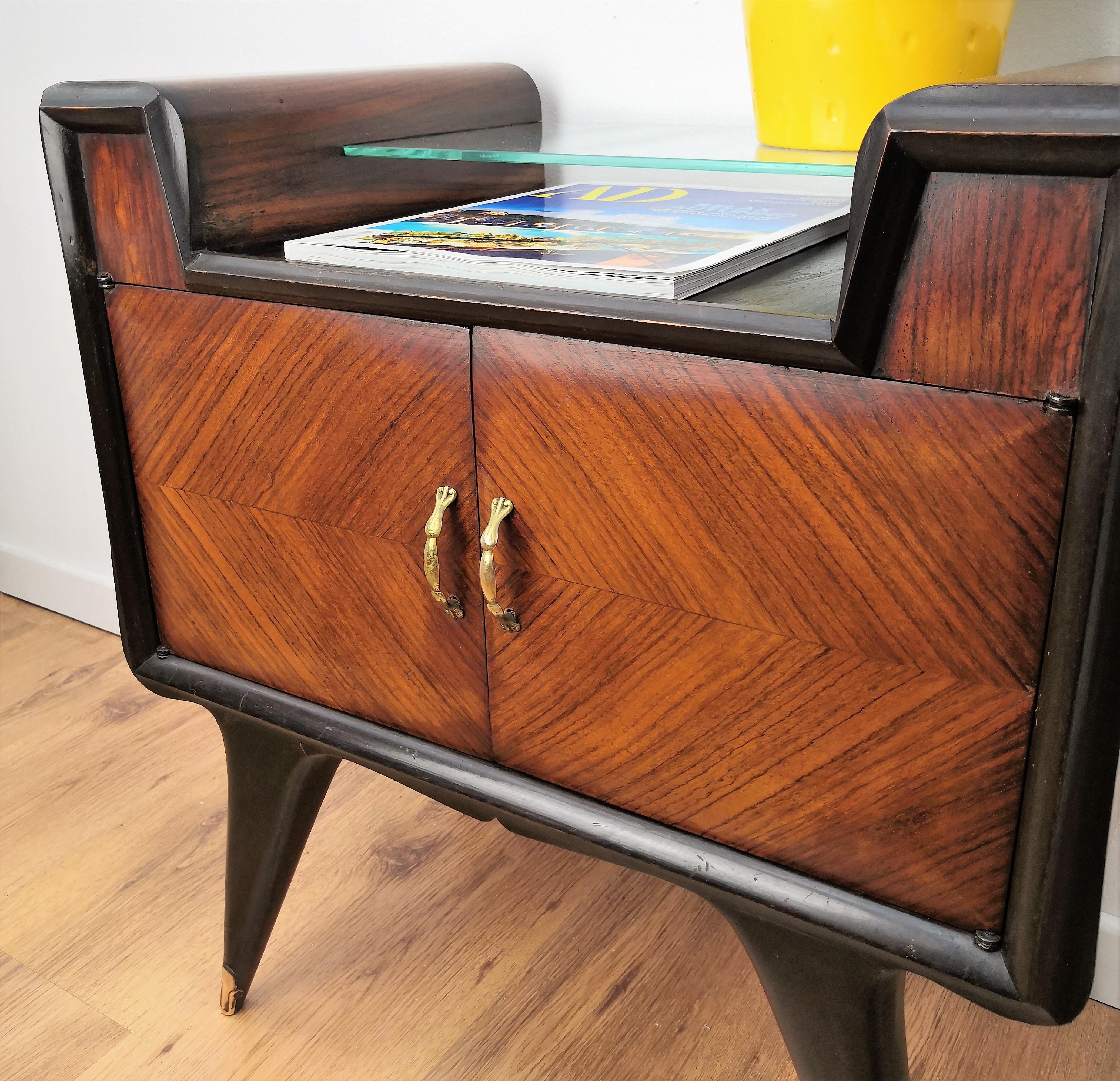 Pair of Midcentury Italian Art Deco Rosewood & Glass Nightstands Bedside Tables In Good Condition In Carimate, Como