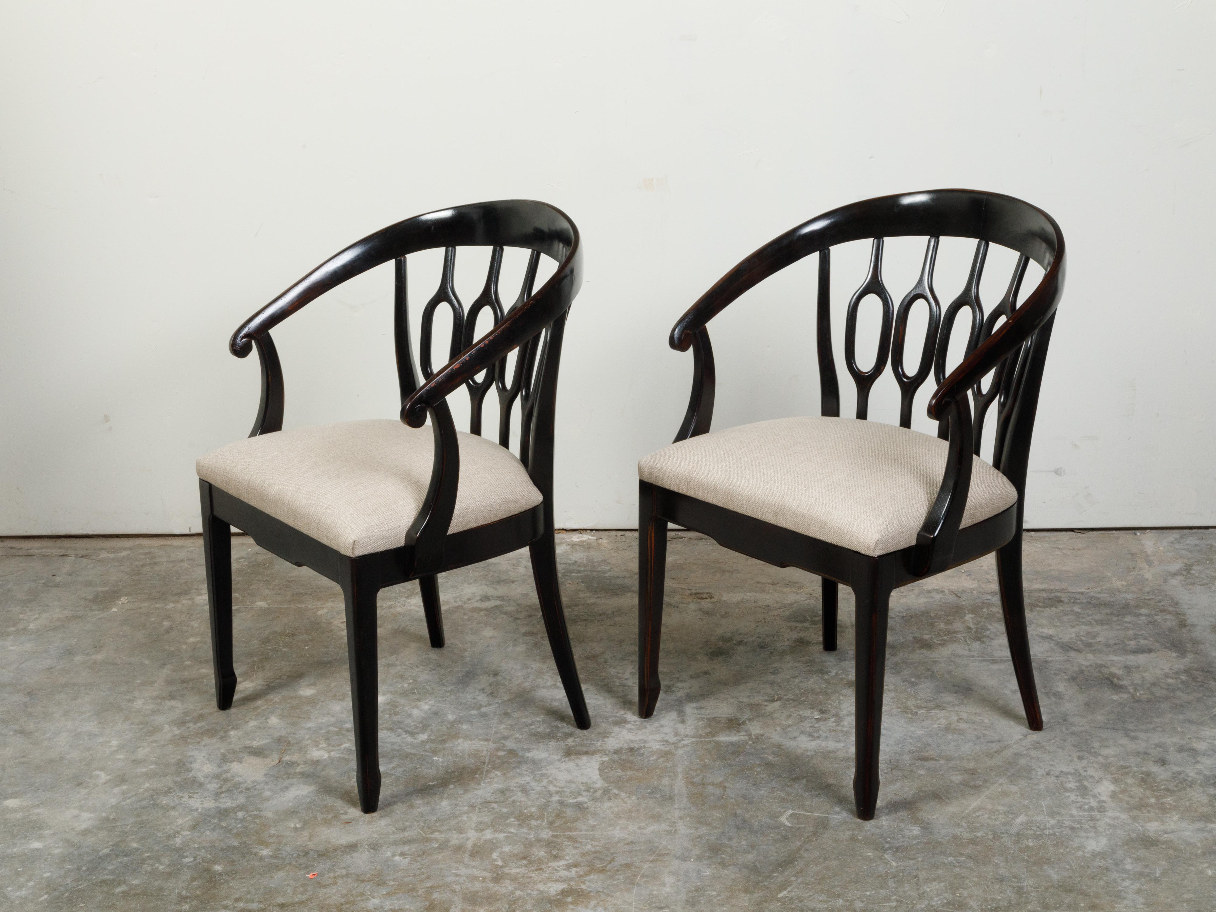 Carved Pair of Midcentury Italian Black Horseshoe Armchairs with New Linen Upholstery For Sale