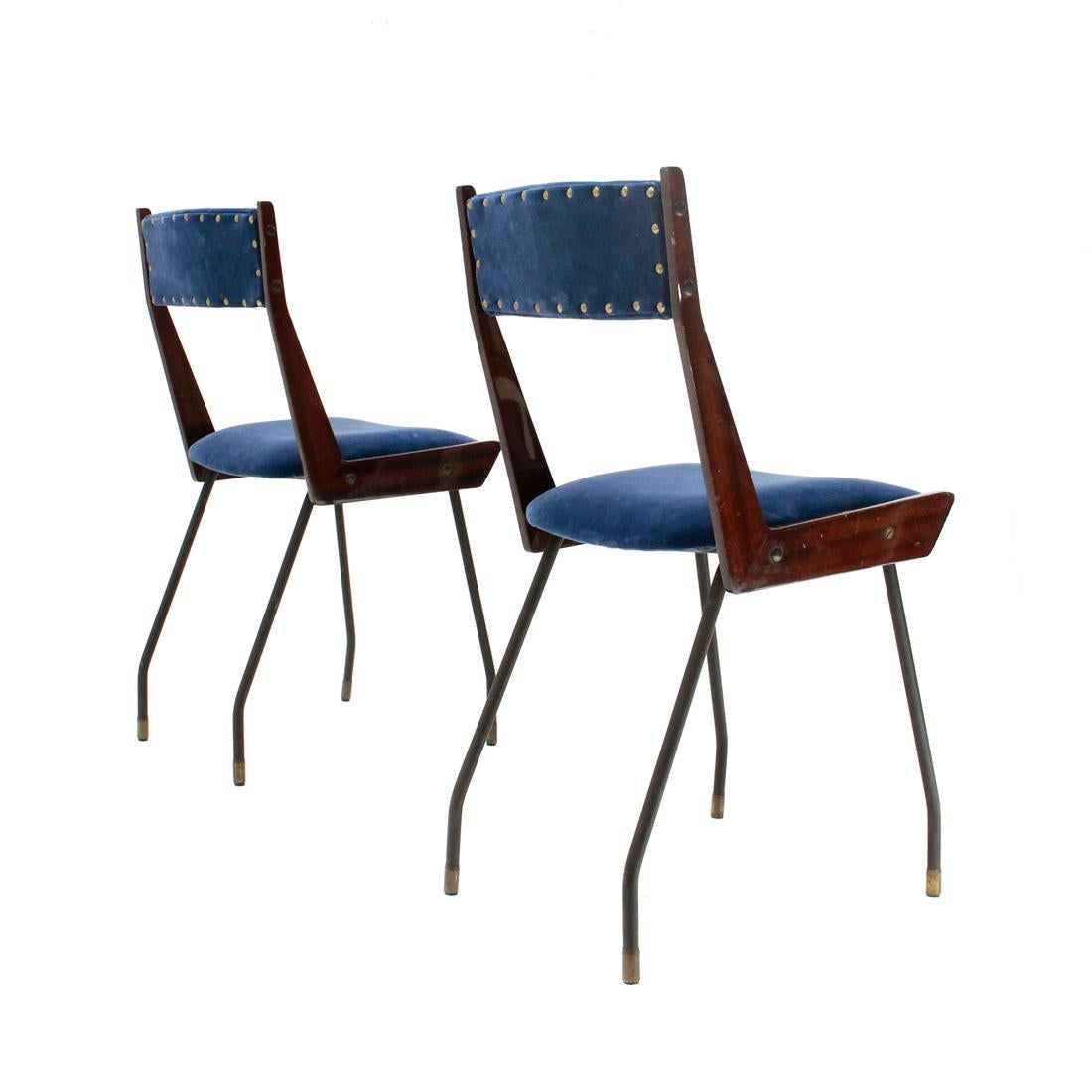 Pair of Midcentury Italian Blue Velvet Dining Chair by RB Rossana, 1950s In Good Condition For Sale In Savona, IT