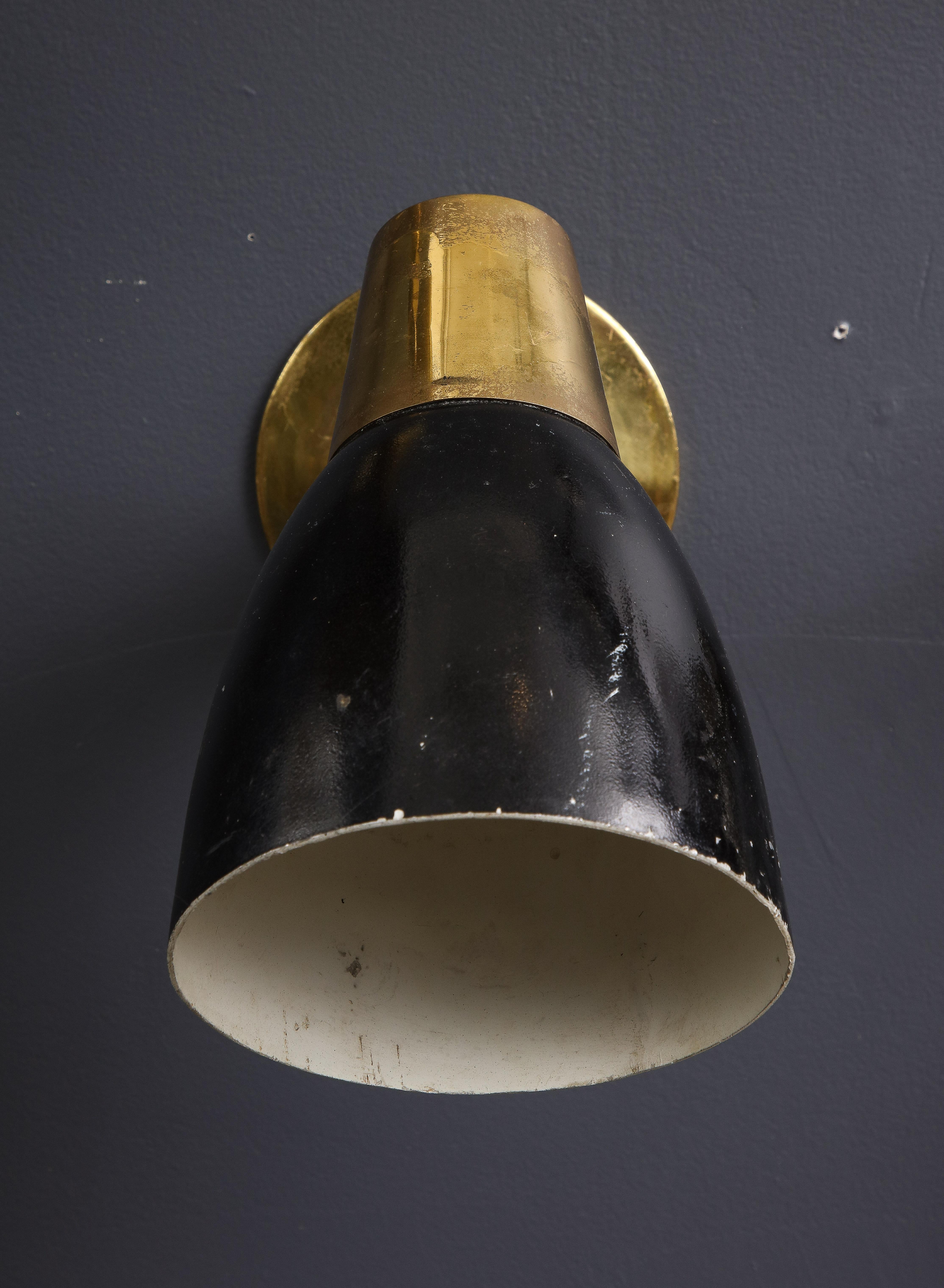 Pair of Midcentury Italian Brass and Enameled Steel Sconces, 1950s For Sale 2