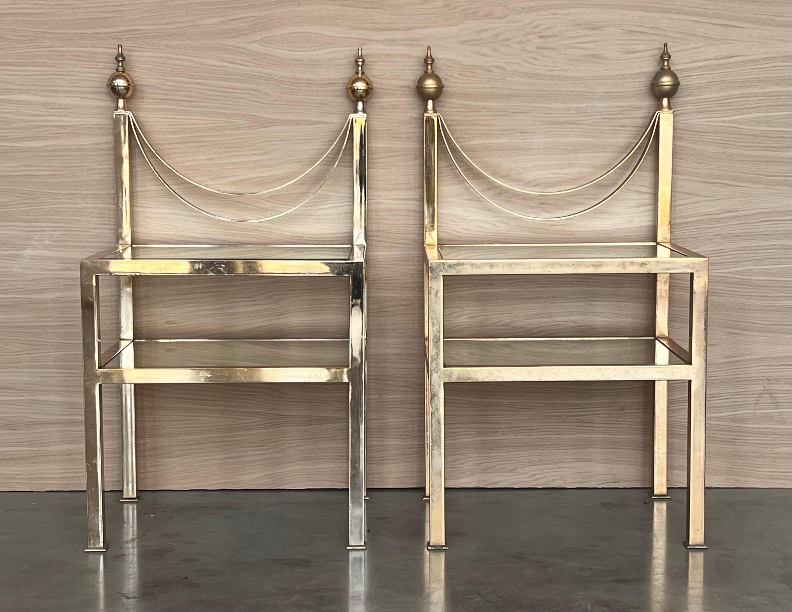 Pair of Midcentury Italian Bronze and Glass with Nightstands with Crest In Good Condition For Sale In Miami, FL