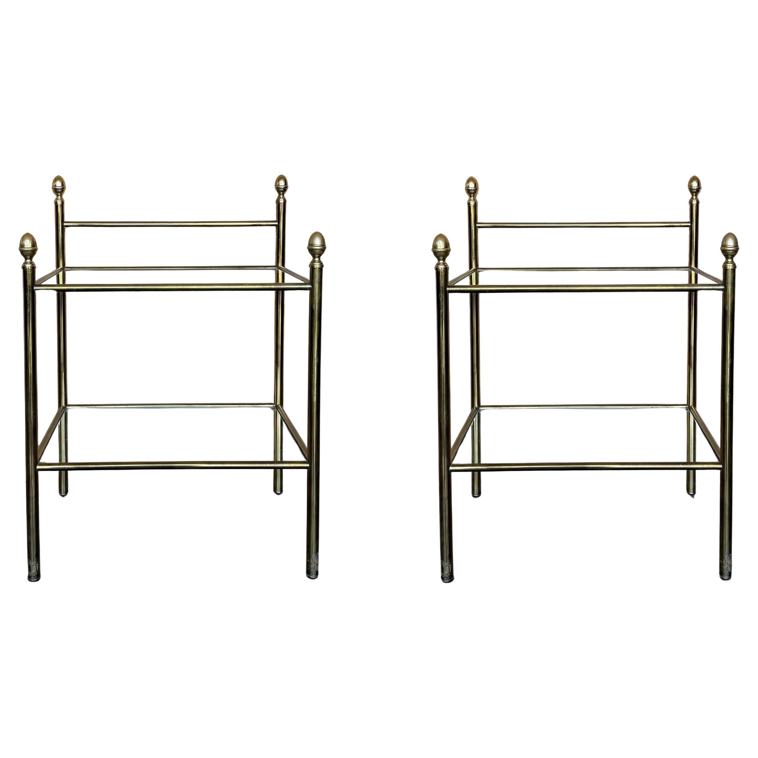 Paar italienische Bronze- und Glas-Nachttische mit Wappen aus der Mitte des Jahrhunderts