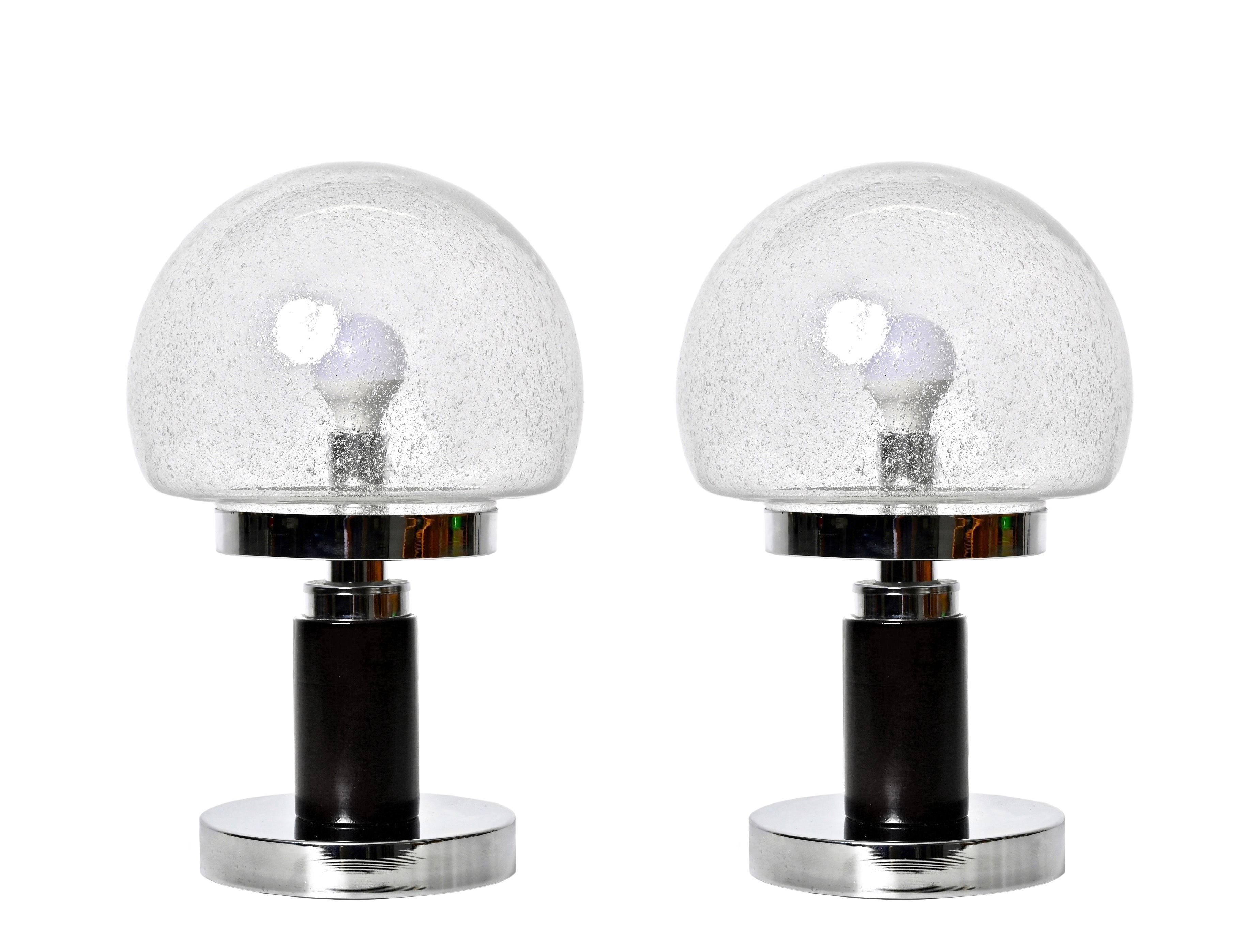 20th Century Pair of MIdcentury Italian Chrome Table Lamps with Bubble Glass Shade, 1980s For Sale