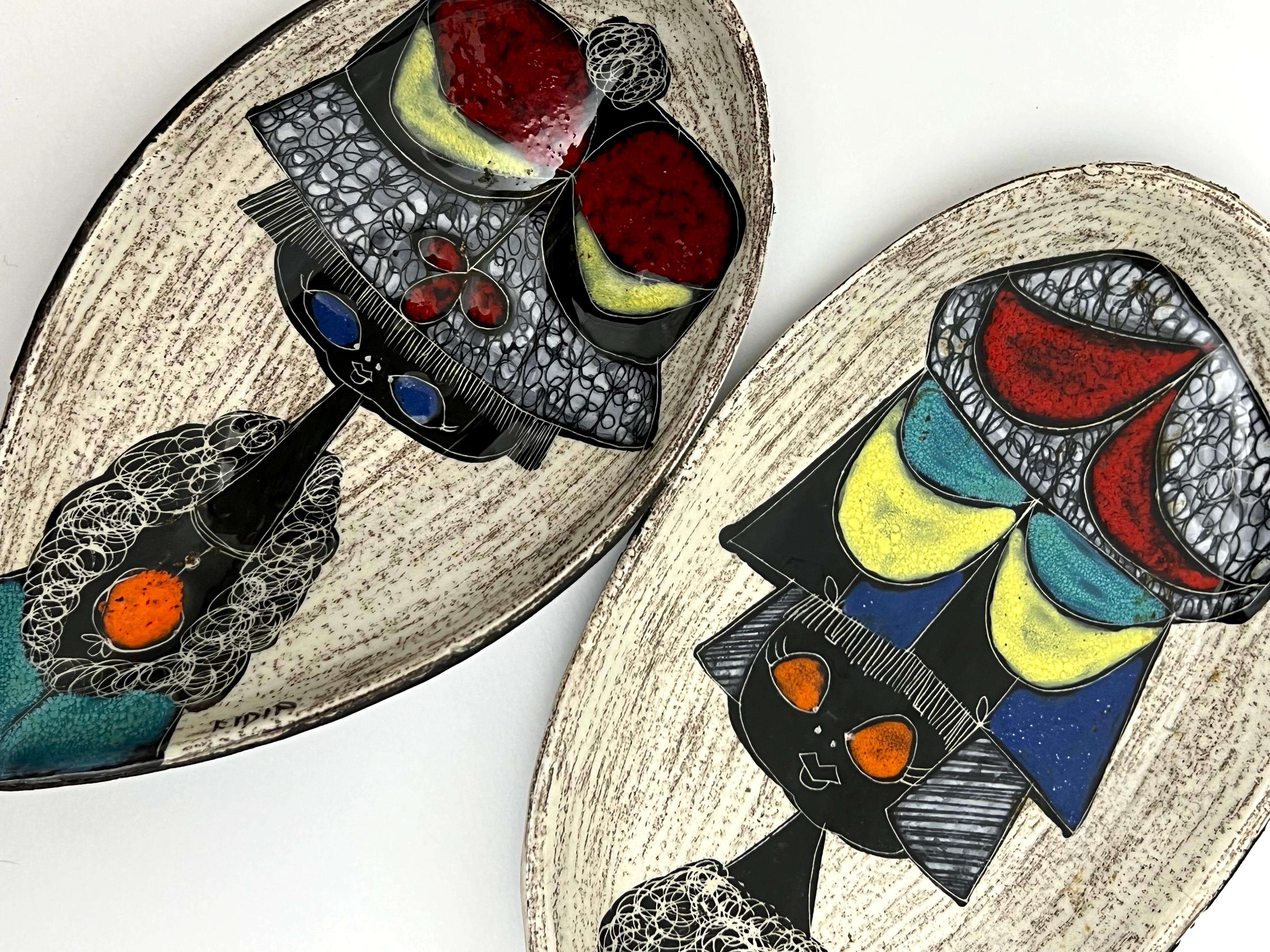 Pair of Midcentury Italian Figural Plates by Fidia  For Sale 4