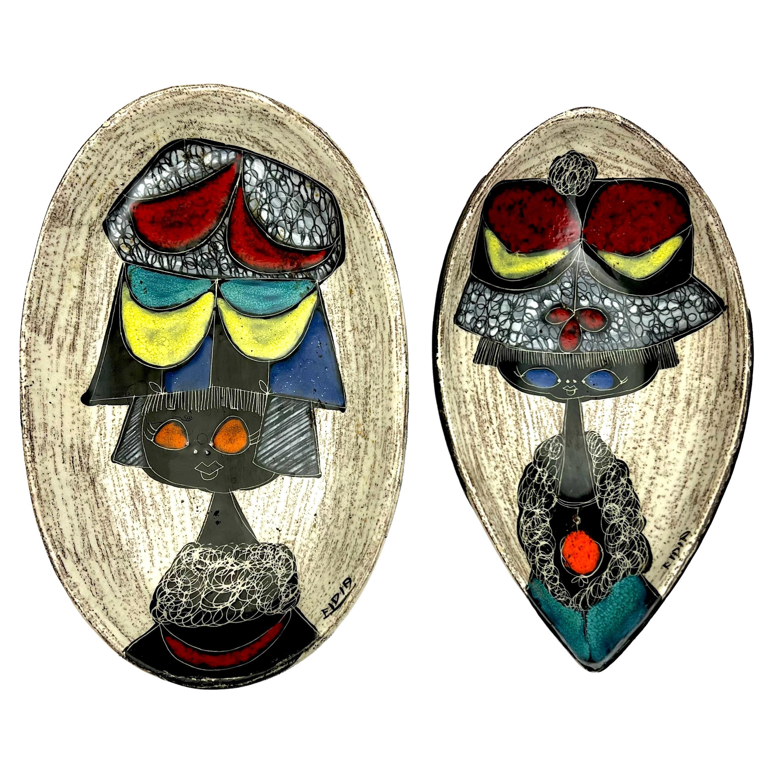 Pair of Midcentury Italian Figural Plates by Fidia  For Sale